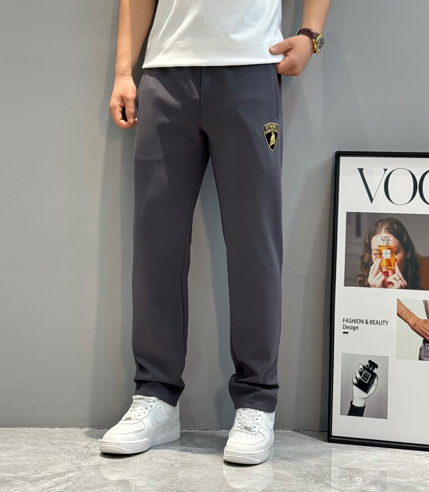 Balenciaga*联名兰博基尼25s男士休闲裤.口袋下方经典兰博基尼标识.面料轻薄柔软.最主要就是一