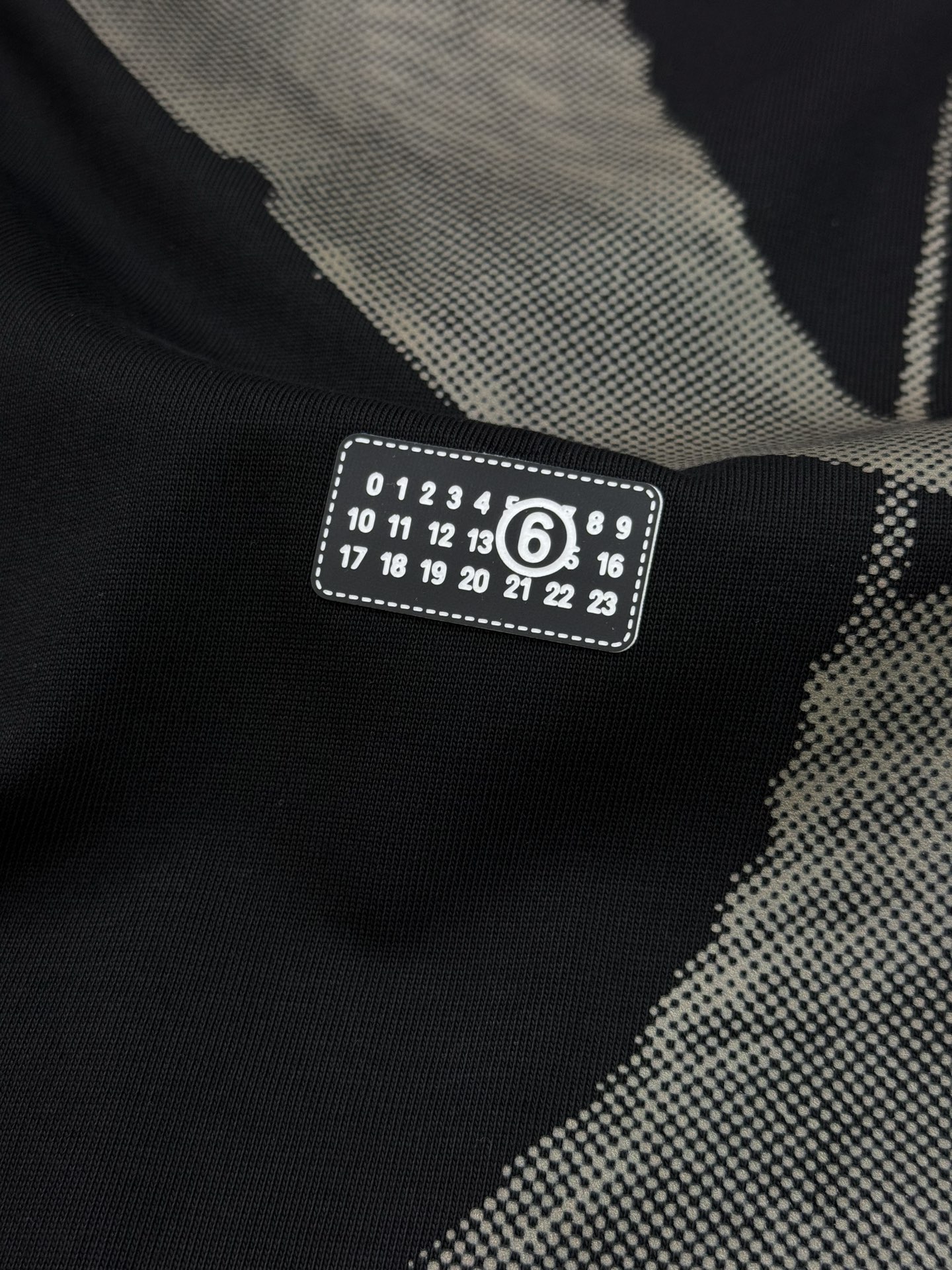 Maison Margiela25s新款圆领T恤.男女同款！马吉拉经典图形字l设计.特别之作！搭配经典数