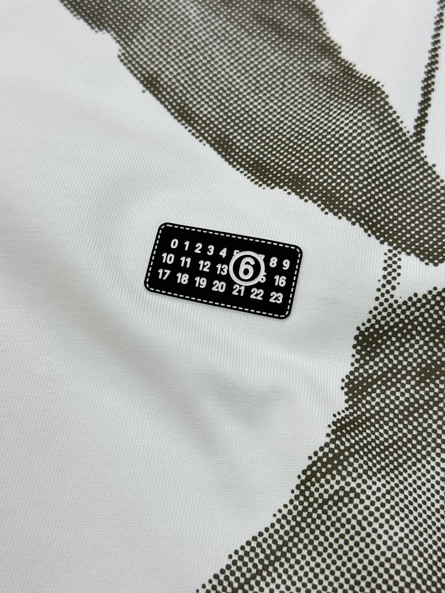 Maison Margiela25s新款圆领T恤.男女同款！马吉拉经典图形字l设计.特别之作！搭配经典数