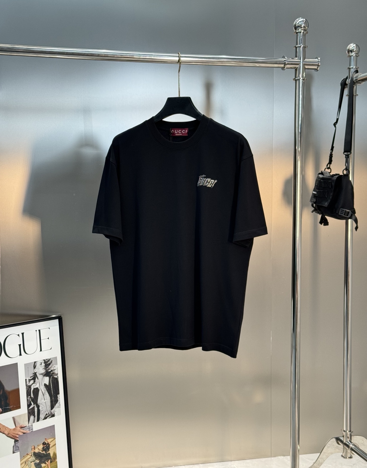 GUCC*潮牌25s新款圆领T恤.男女同款～潮人必备！胸前定制品牌字母烫画工艺.后背大logo呼应.色彩