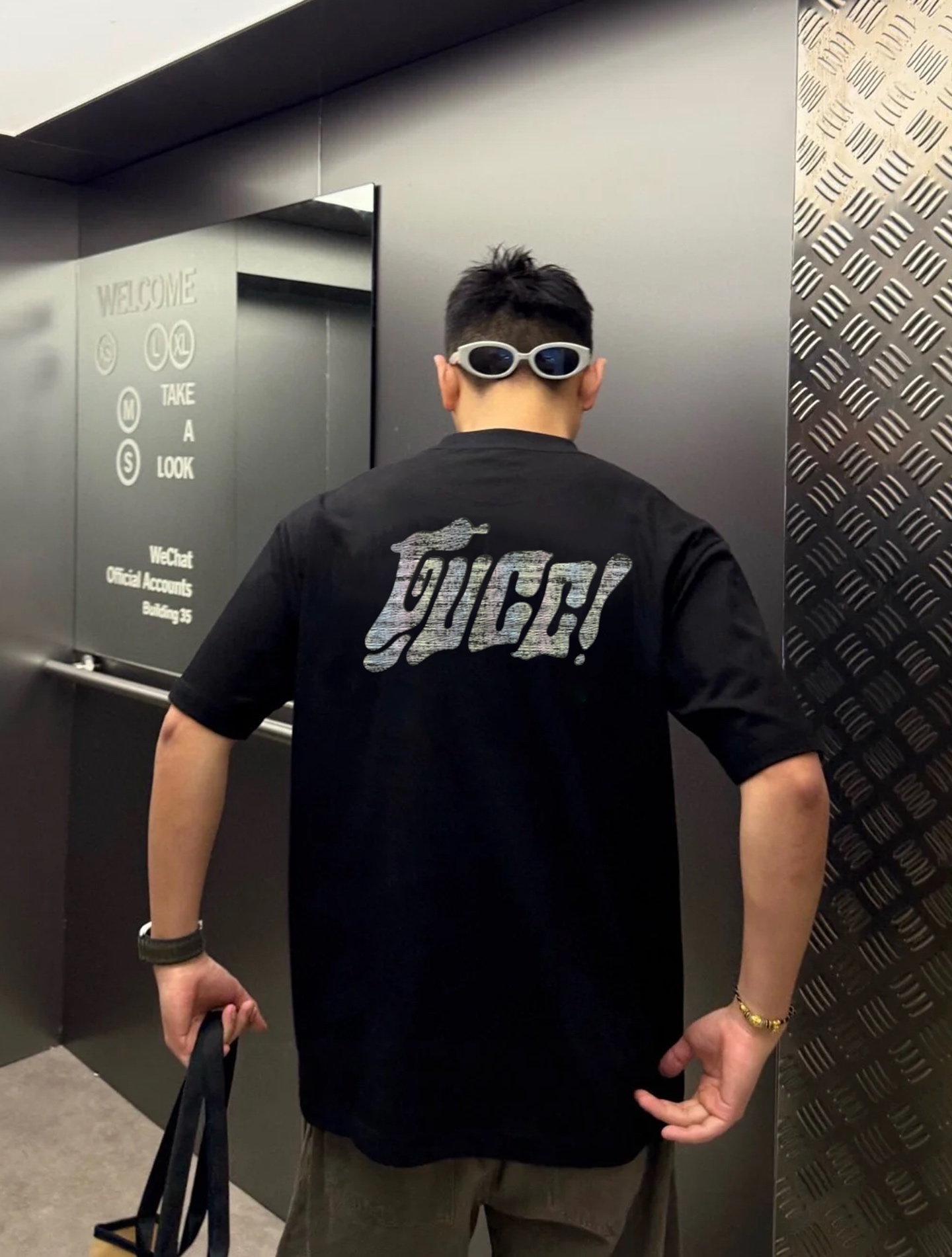 GUCC*潮牌25s新款圆领T恤.男女同款～潮人必备！胸前定制品牌字母烫画工艺.后背大logo呼应.色彩