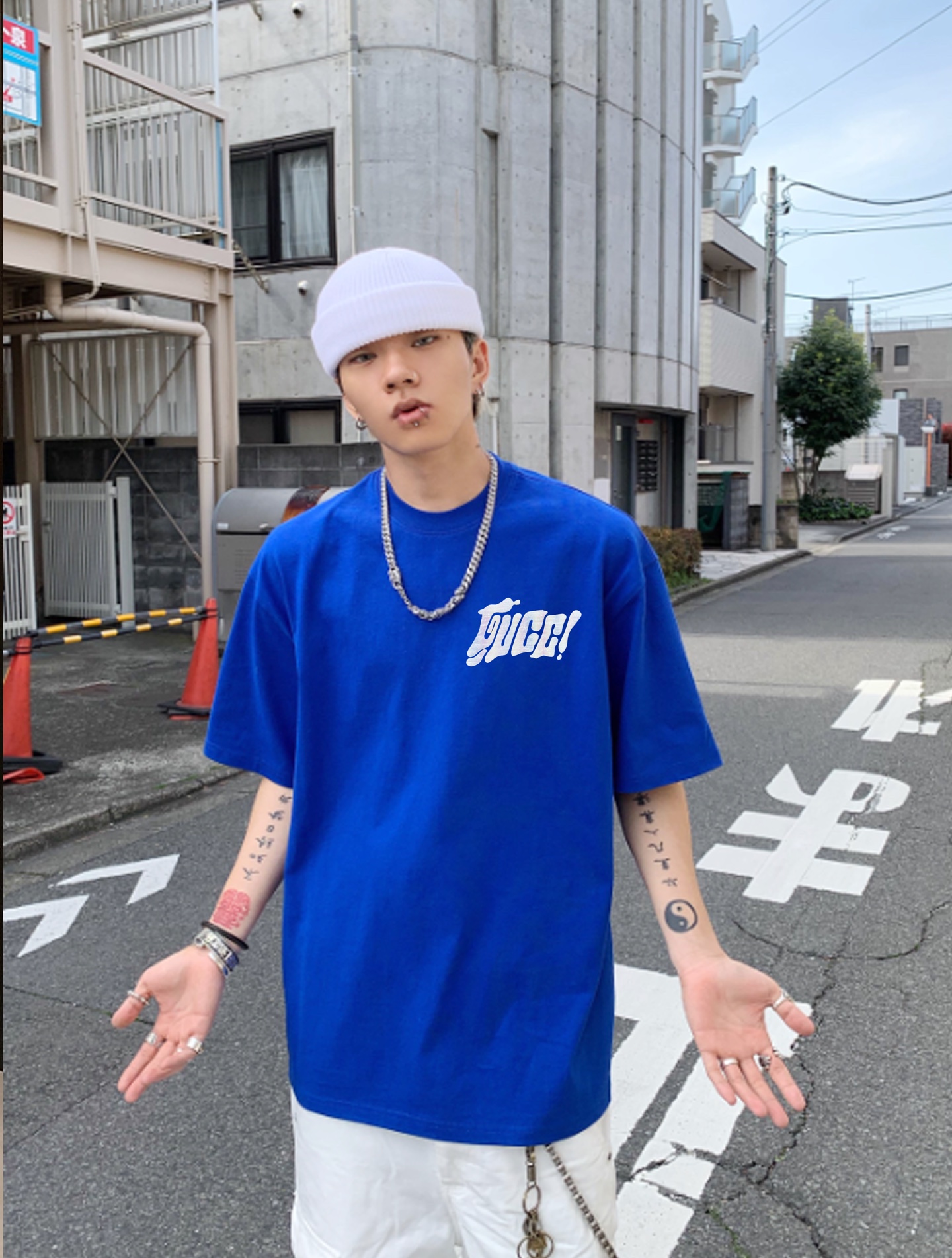 GUCC*潮牌25s新款圆领T恤.男女同款～潮人必备！胸前定制品牌字母烫画工艺.后背大logo呼应.色彩