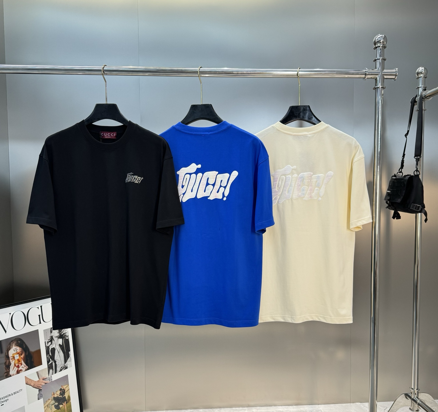 GUCC*潮牌25s新款圆领T恤.男女同款～潮人必备！胸前定制品牌字母烫画工艺.后背大logo呼应.色彩