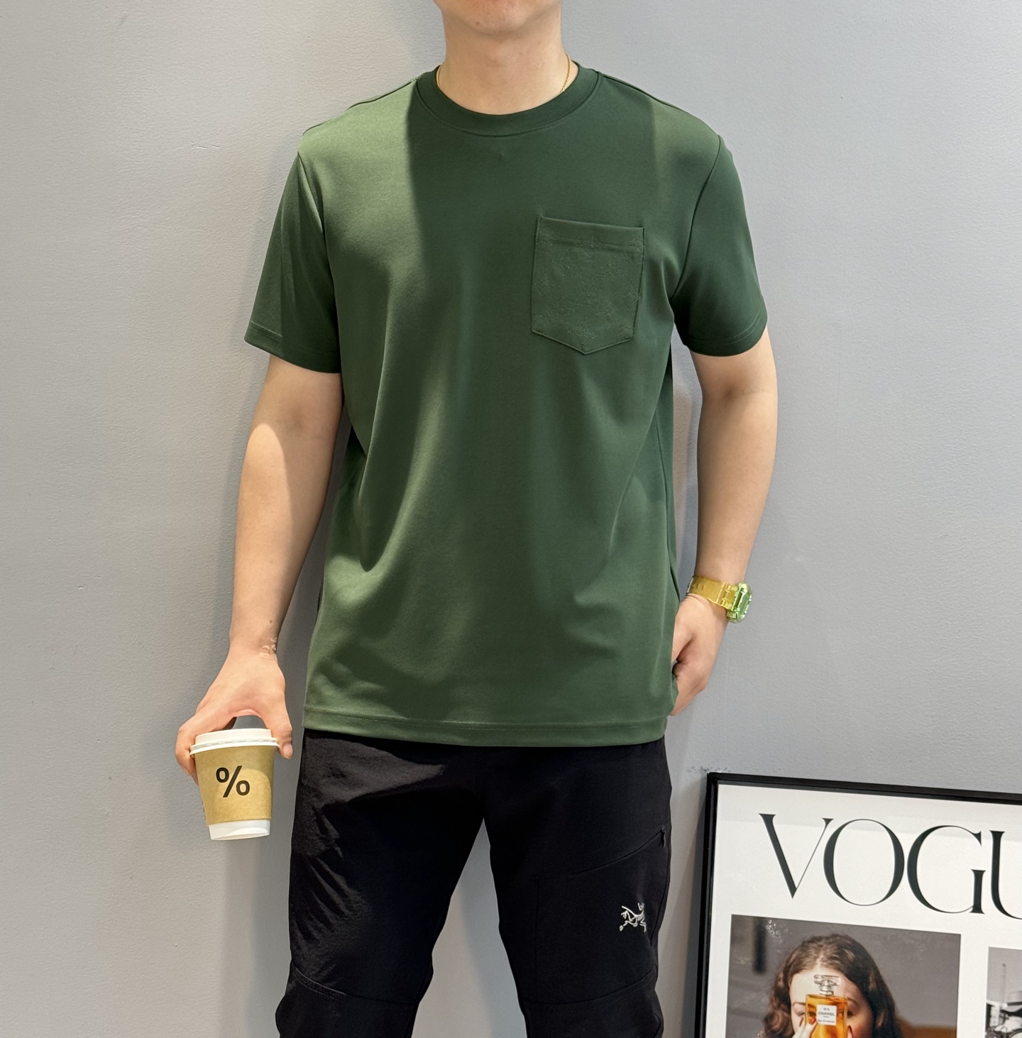 驴牌♦️25s新款男士莫代尔短袖.简单基础款.胸口口袋设计.Lv花型3D立体绣花.本色设计.低调奢华.干