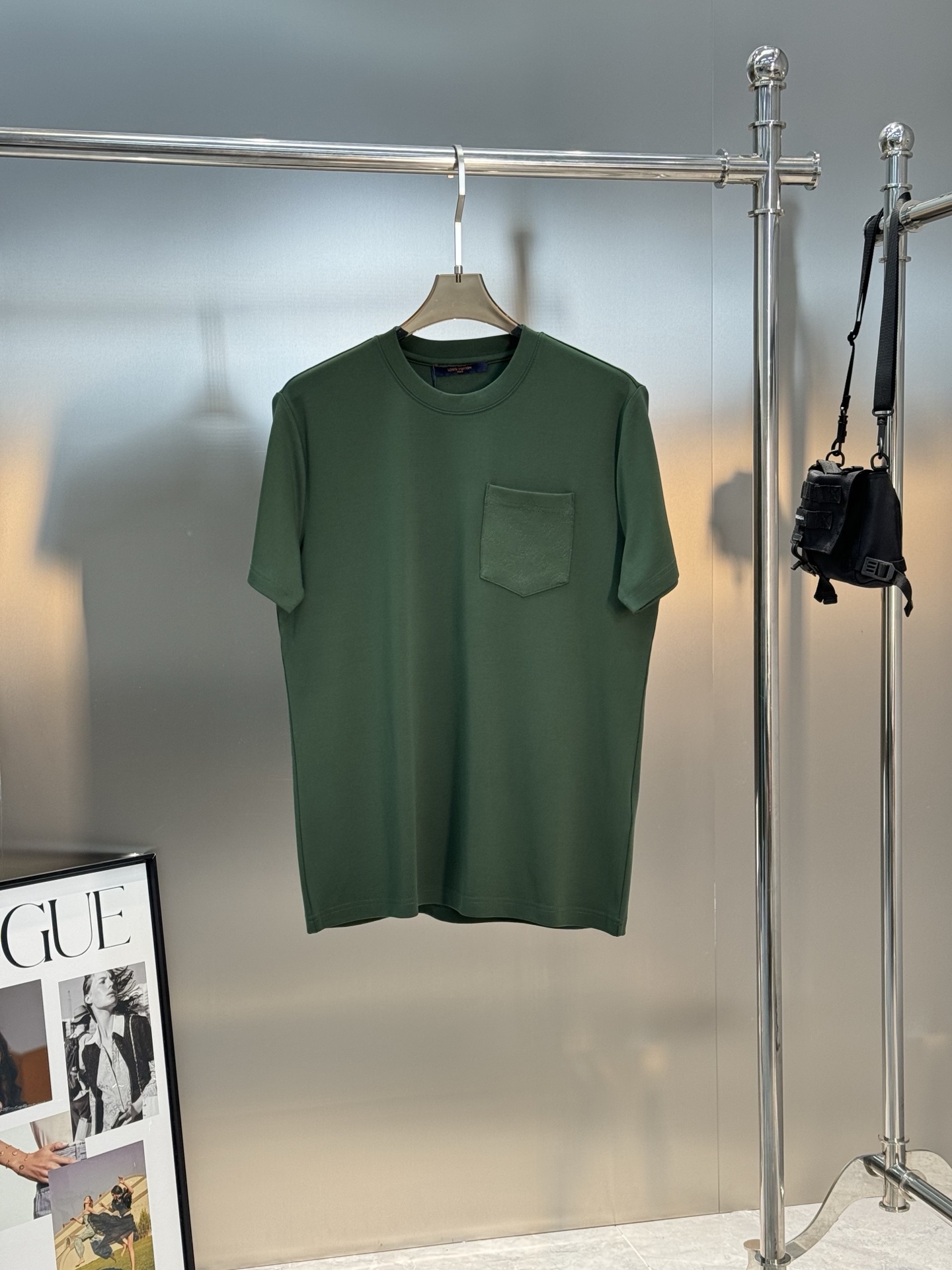 驴牌♦️25s新款男士莫代尔短袖.简单基础款.胸口口袋设计.Lv花型3D立体绣花.本色设计.低调奢华.干