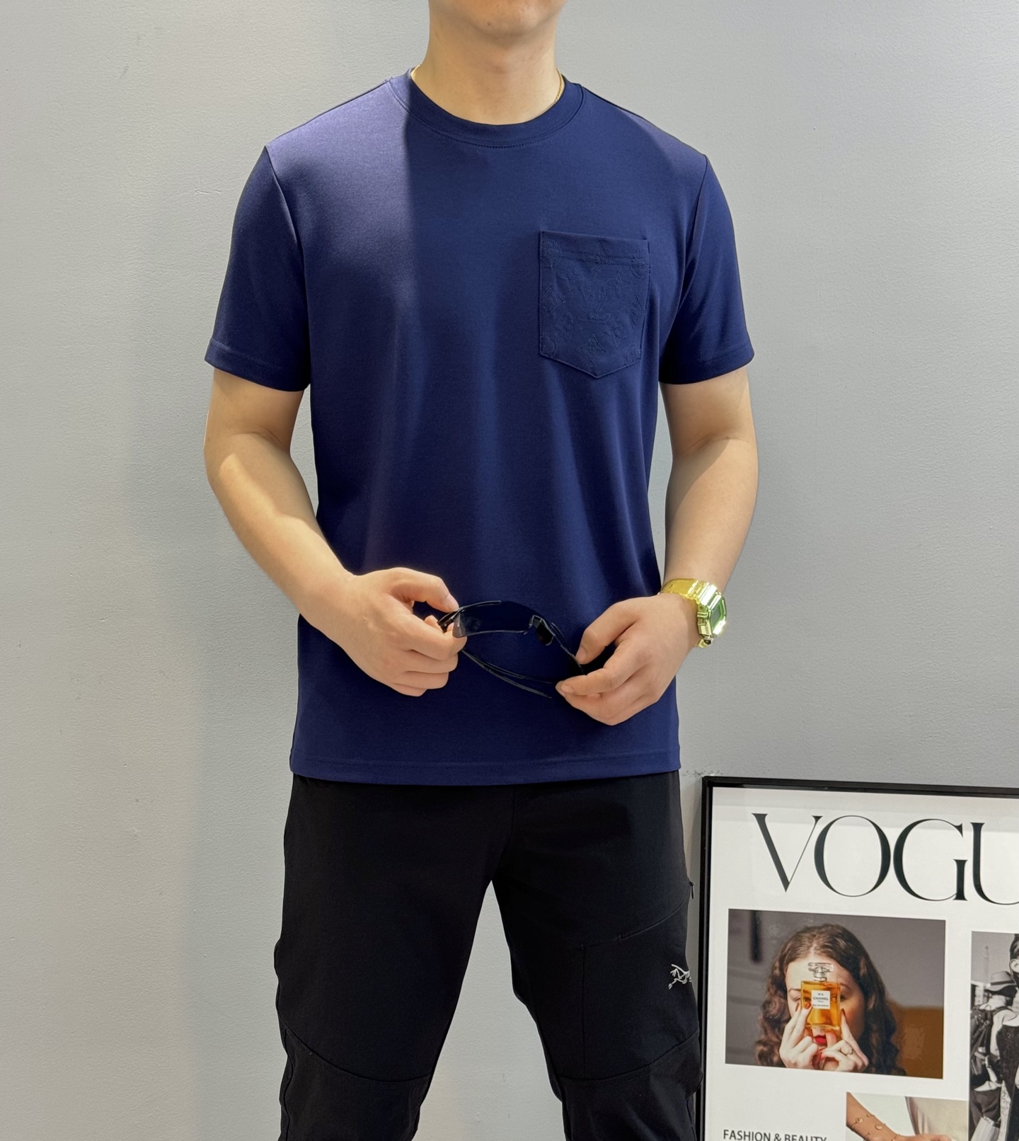 驴牌♦️25s新款男士莫代尔短袖.简单基础款.胸口口袋设计.Lv花型3D立体绣花.本色设计.低调奢华.干