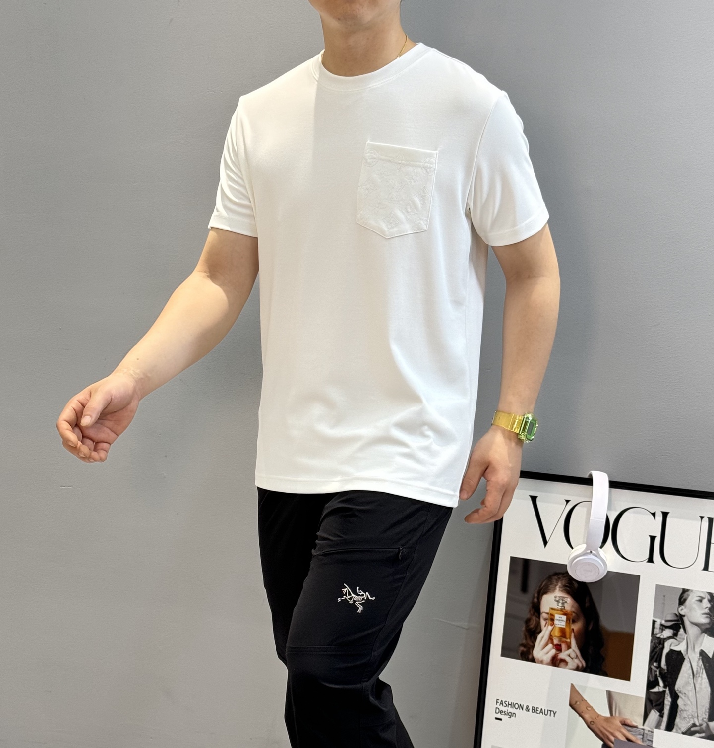 驴牌♦️25s新款男士莫代尔短袖.简单基础款.胸口口袋设计.Lv花型3D立体绣花.本色设计.低调奢华.干