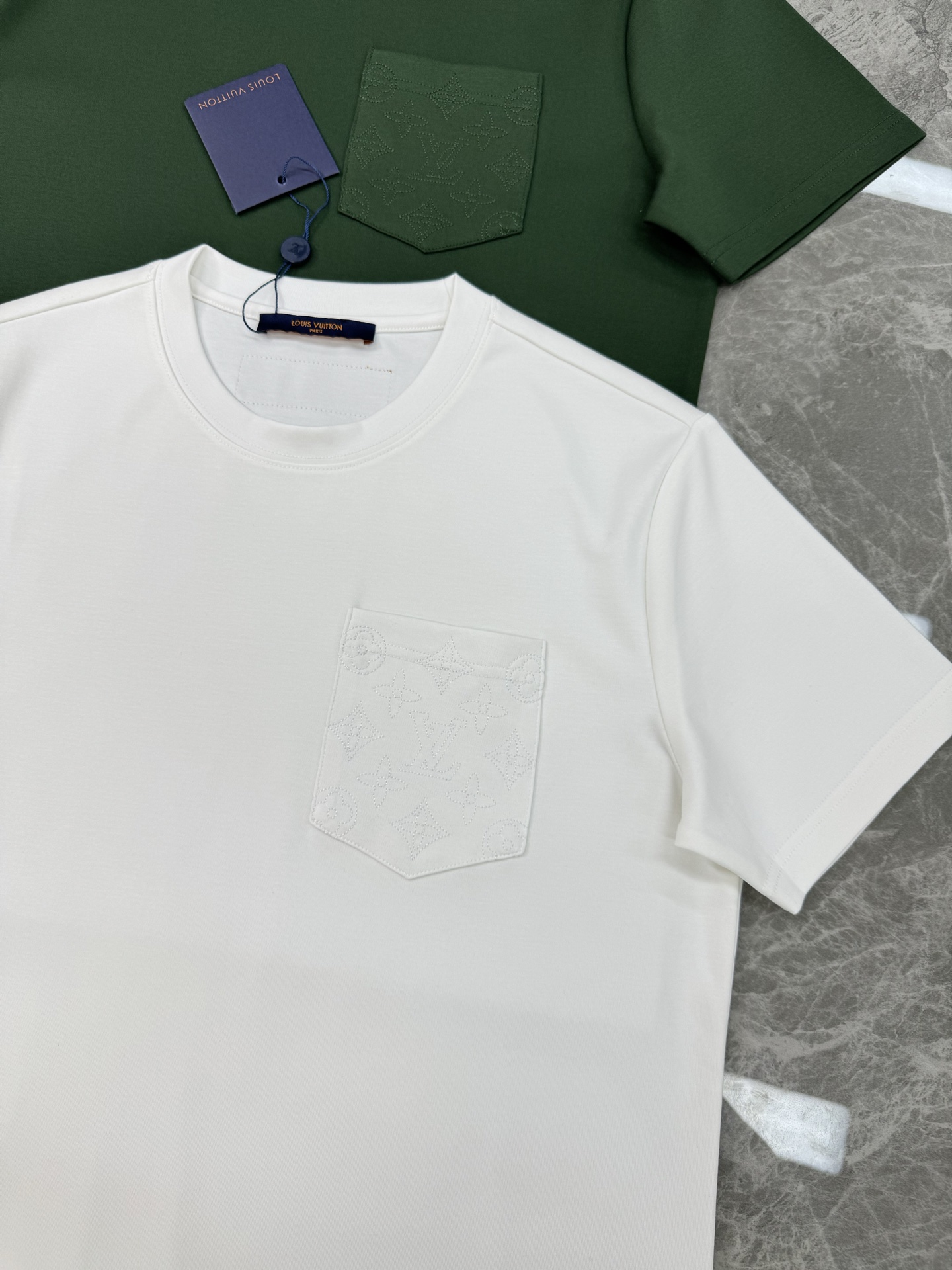 驴牌♦️25s新款男士莫代尔短袖.简单基础款.胸口口袋设计.Lv花型3D立体绣花.本色设计.低调奢华.干