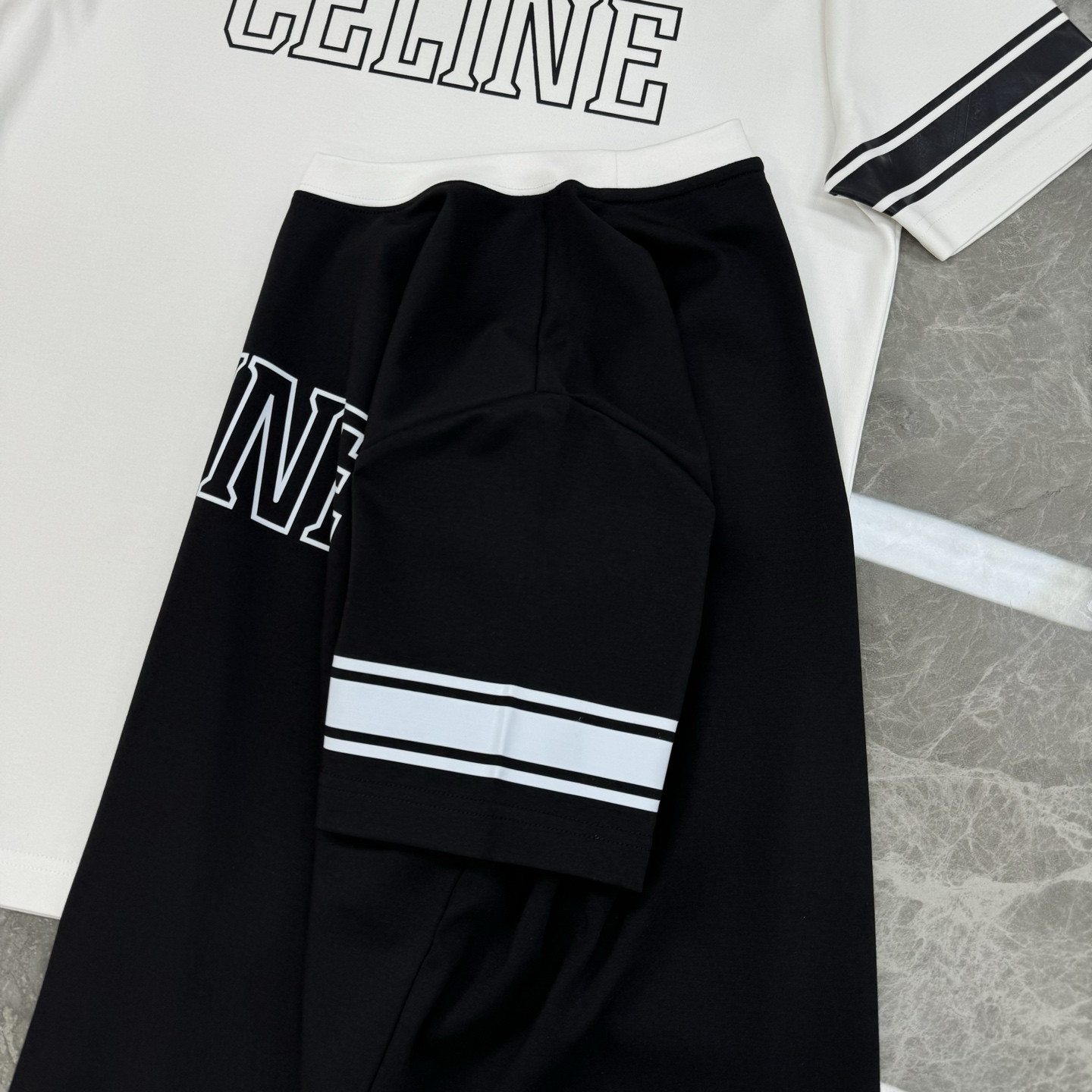 顶级颜值担当！CELINE*塞林25s新品莫代尔T恤.当季颜值担当.领口撞色拼接设计.胸口视觉感字母造型