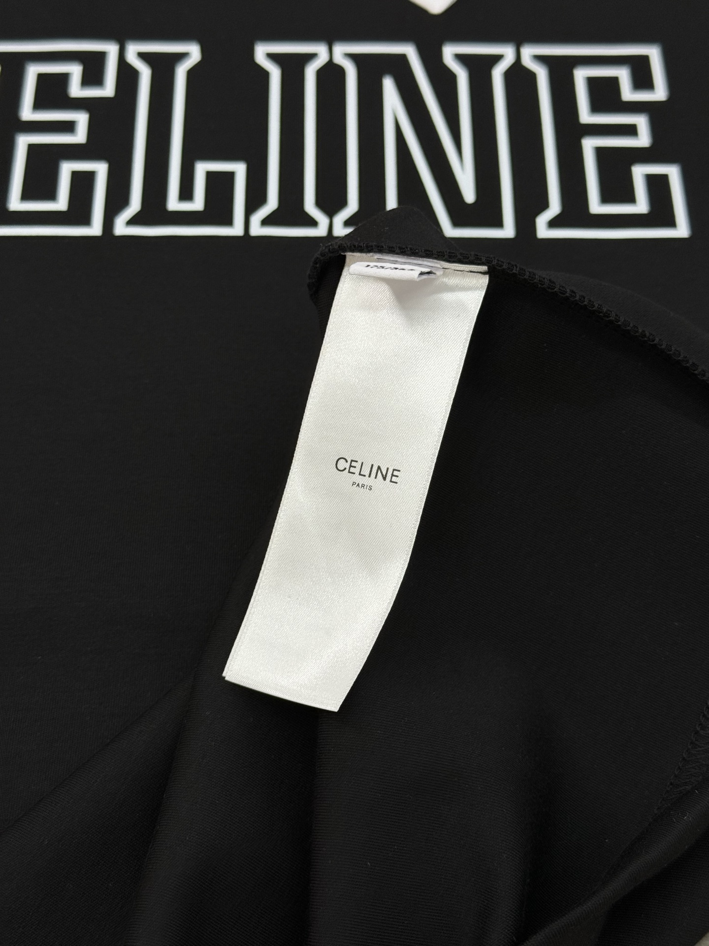 顶级颜值担当！CELINE*塞林25s新品莫代尔T恤.当季颜值担当.领口撞色拼接设计.胸口视觉感字母造型