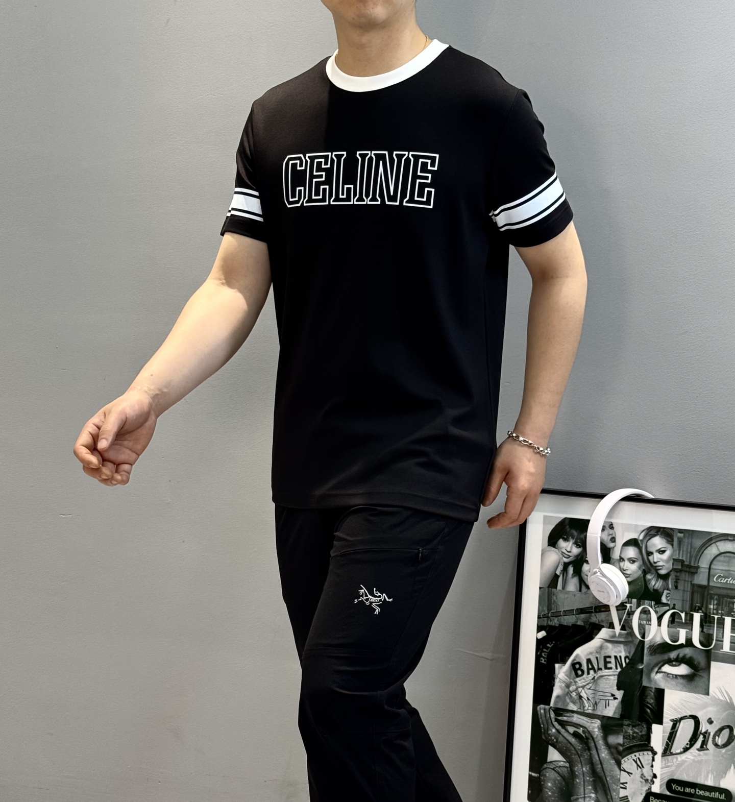 顶级颜值担当！CELINE*塞林25s新品莫代尔T恤.当季颜值担当.领口撞色拼接设计.胸口视觉感字母造型