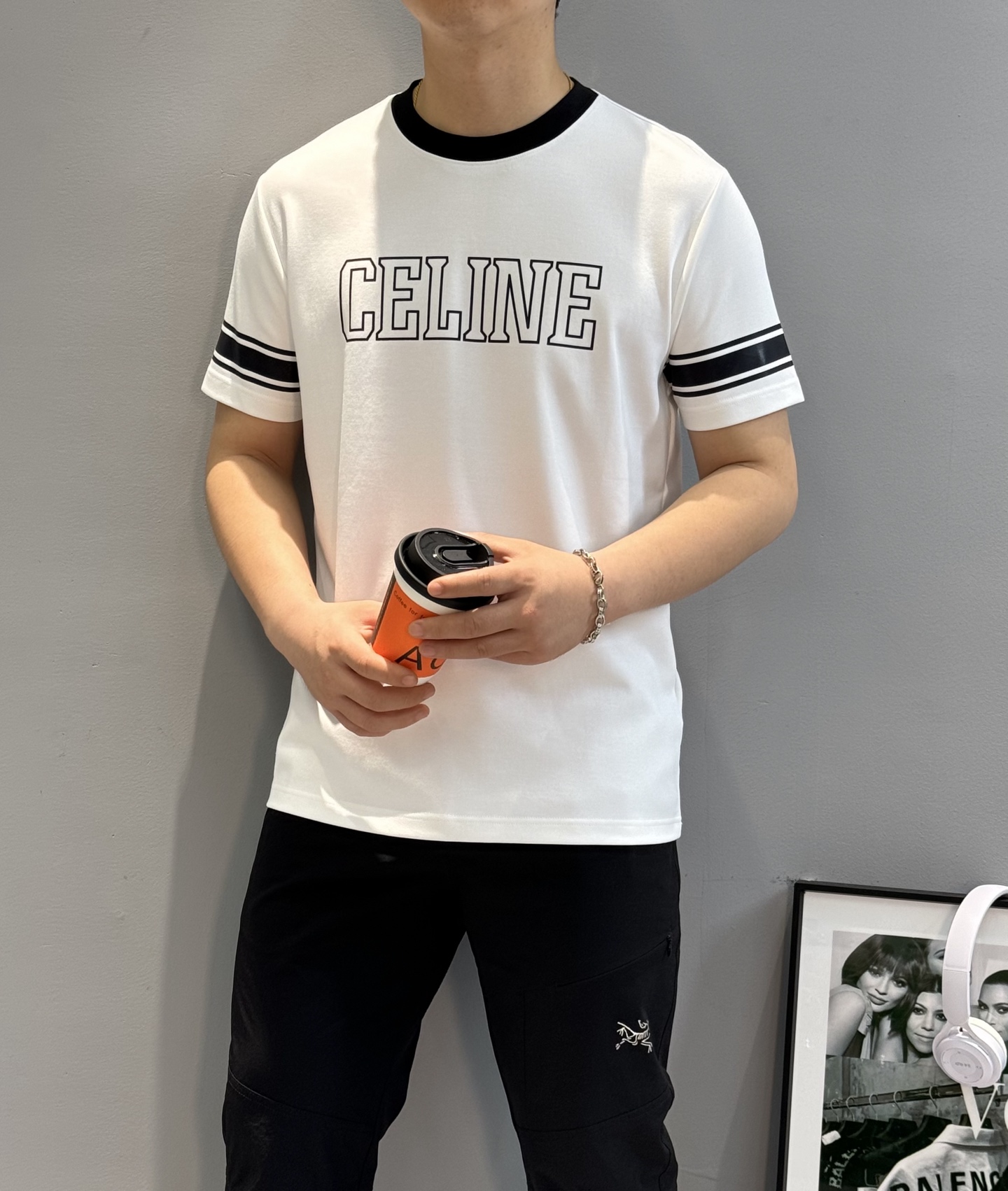 顶级颜值担当！CELINE*塞林25s新品莫代尔T恤.当季颜值担当.领口撞色拼接设计.胸口视觉感字母造型