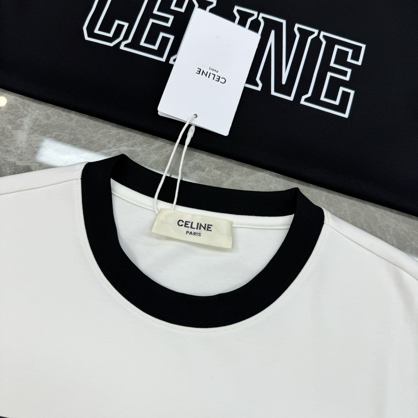 顶级颜值担当！CELINE*塞林25s新品莫代尔T恤.当季颜值担当.领口撞色拼接设计.胸口视觉感字母造型