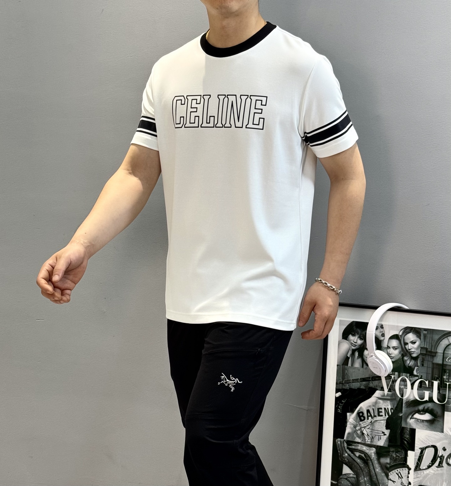 顶级颜值担当！CELINE*塞林25s新品莫代尔T恤.当季颜值担当.领口撞色拼接设计.胸口视觉感字母造型