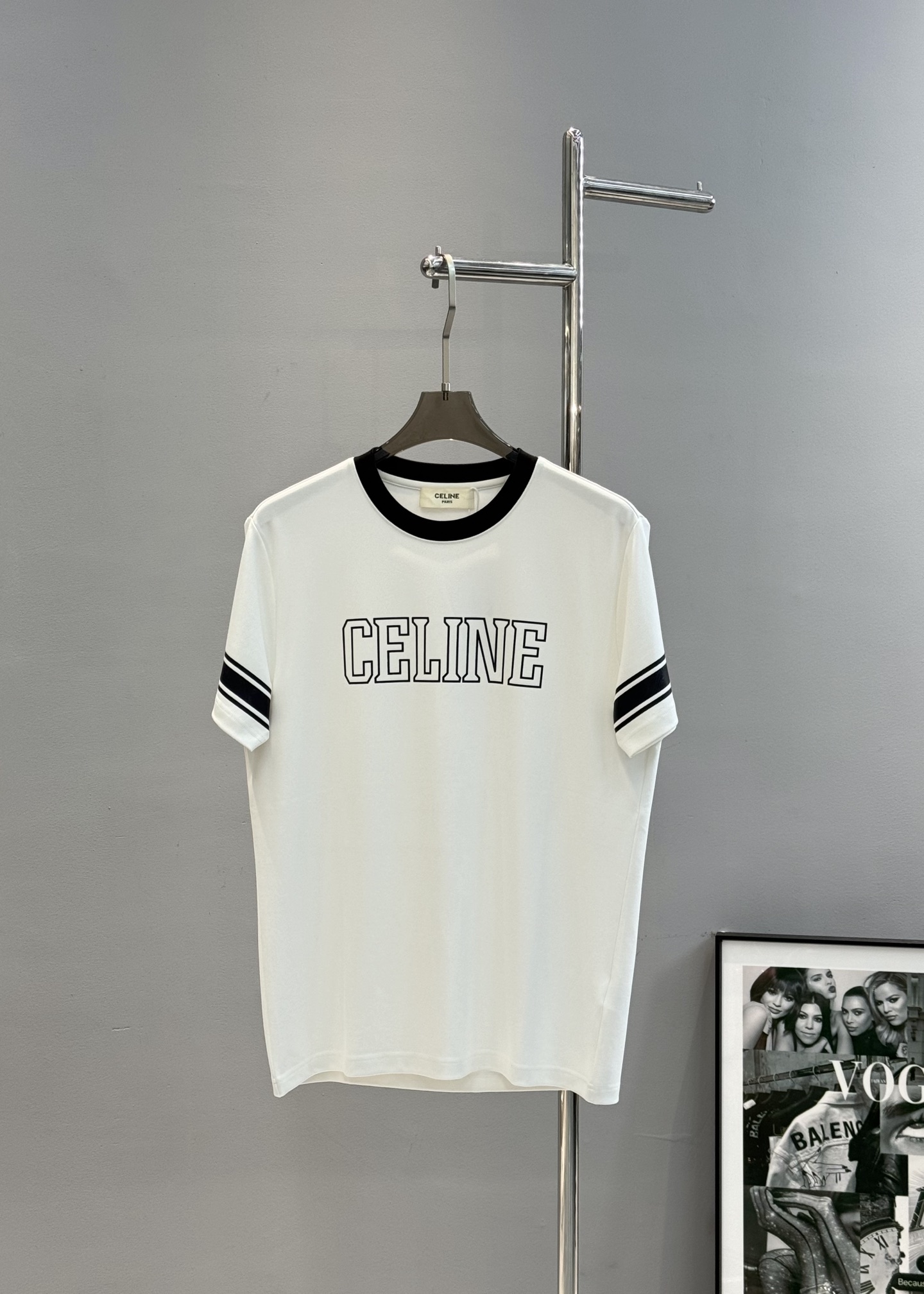 顶级颜值担当！CELINE*塞林25s新品莫代尔T恤.当季颜值担当.领口撞色拼接设计.胸口视觉感字母造型