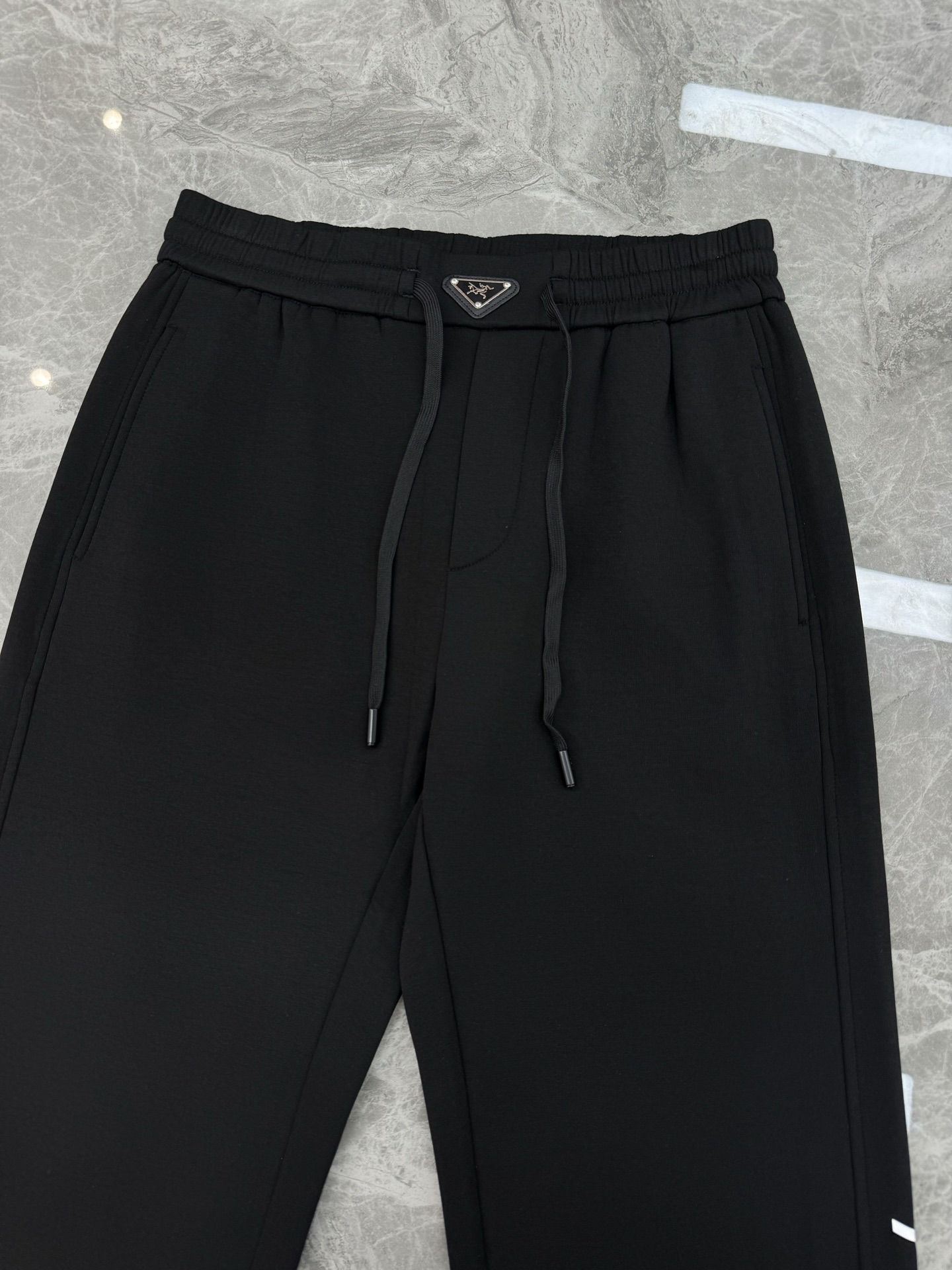 Arc'teryx Men's Casual Cotton Blend Sweatpants with Logo - Comfortable and Stylish 5 i1754482293770 1032 0 3