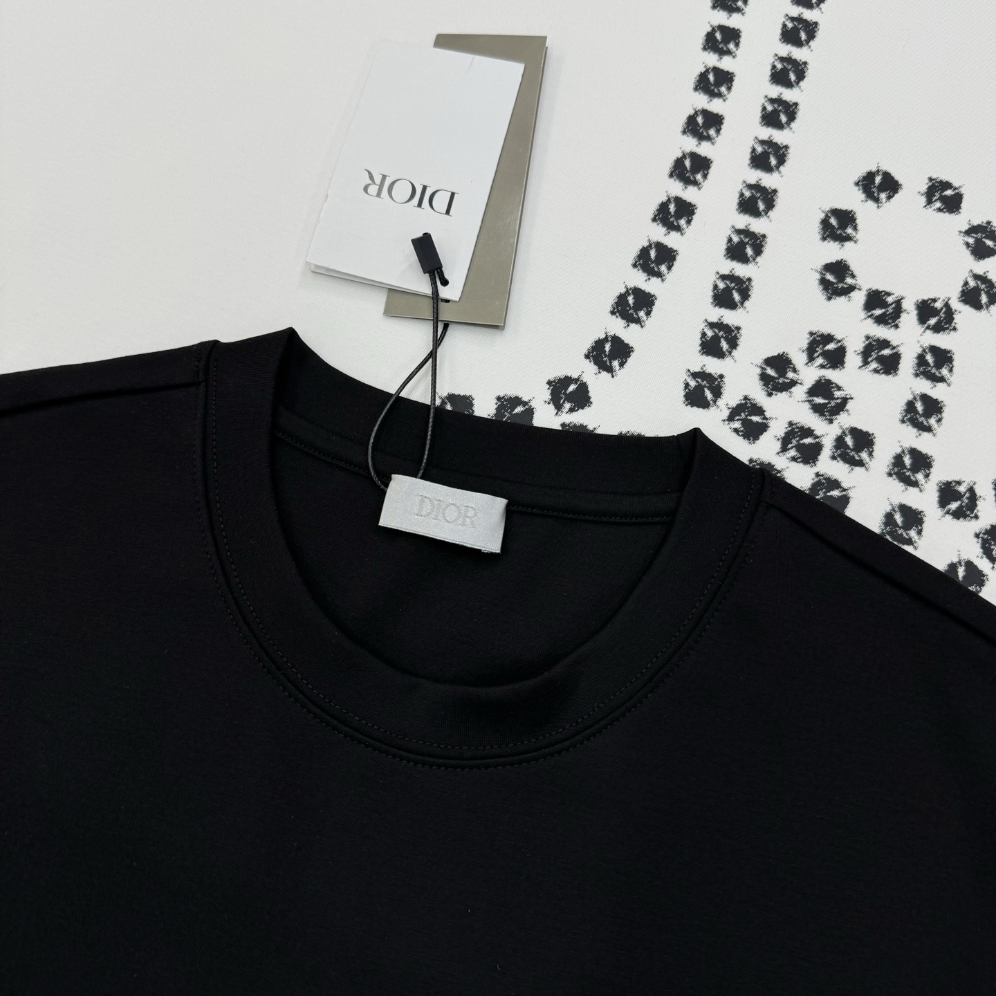 迪奥（Christian Dior）全称克里斯汀·迪奥，25s新款男士莫代尔T恤.立体数码烫画设计.胸口