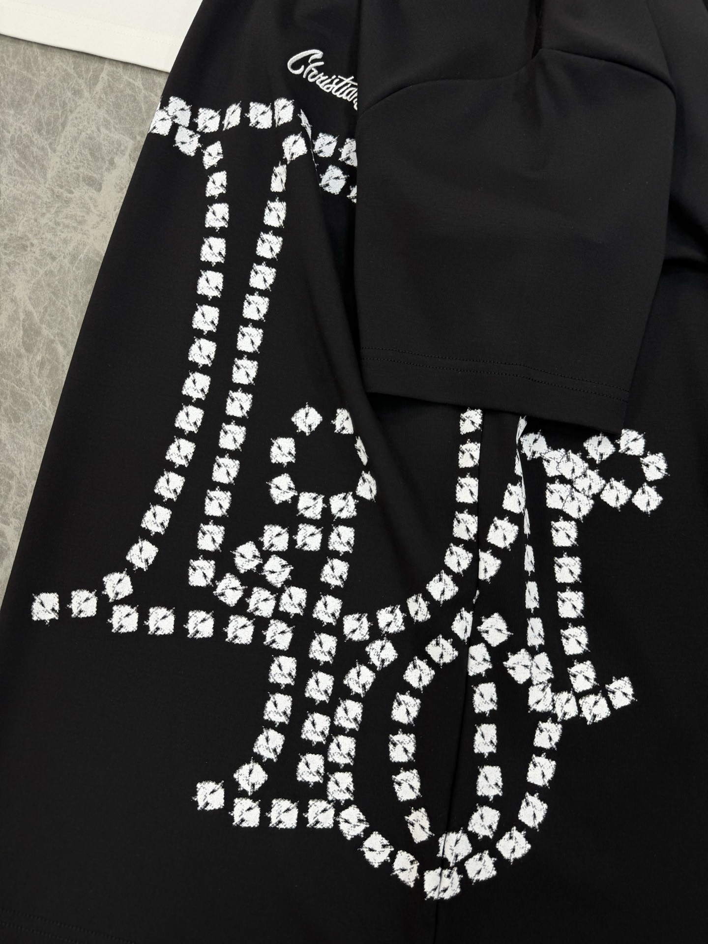 迪奥（Christian Dior）全称克里斯汀·迪奥，25s新款男士莫代尔T恤.立体数码烫画设计.胸口