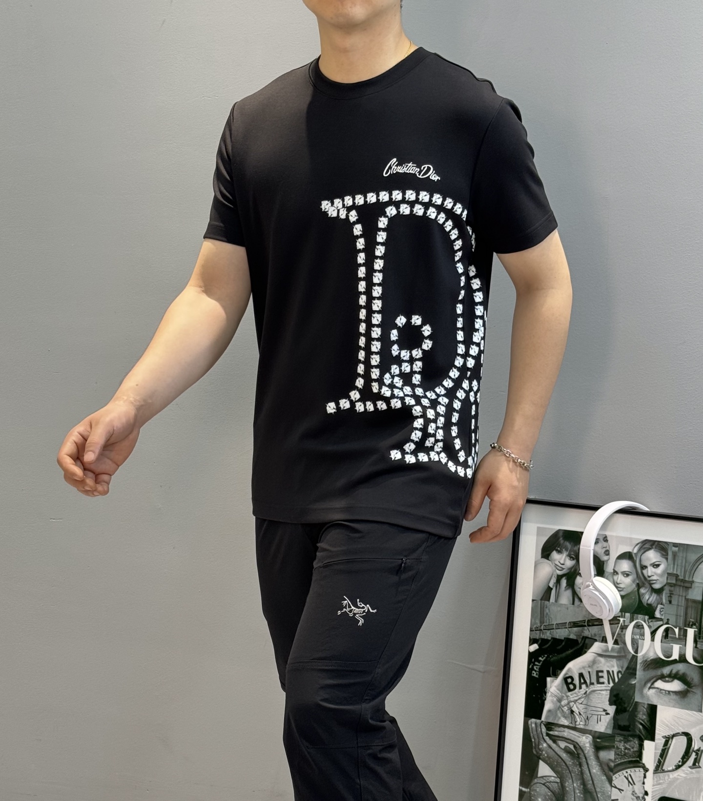 迪奥（Christian Dior）全称克里斯汀·迪奥，25s新款男士莫代尔T恤.立体数码烫画设计.胸口