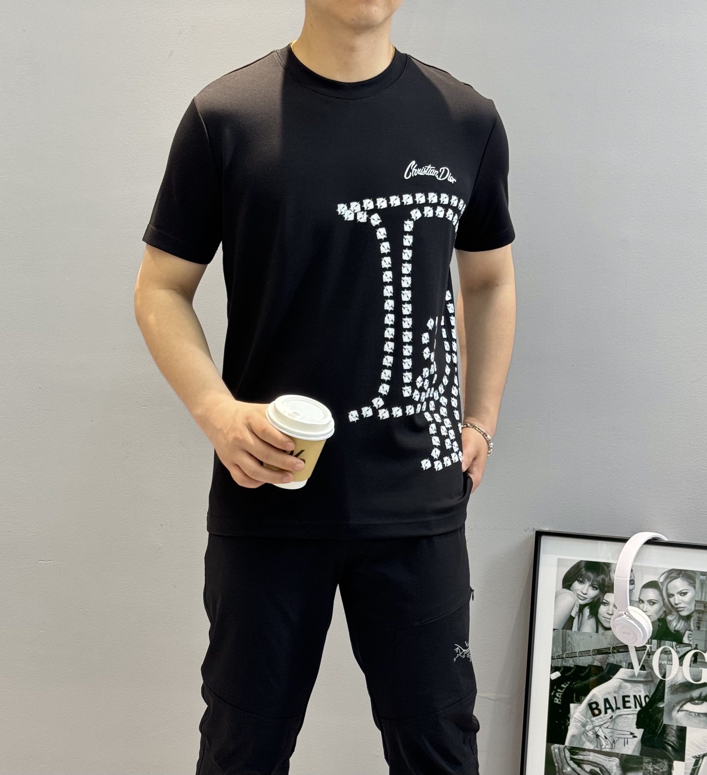 迪奥（Christian Dior）全称克里斯汀·迪奥，25s新款男士莫代尔T恤.立体数码烫画设计.胸口