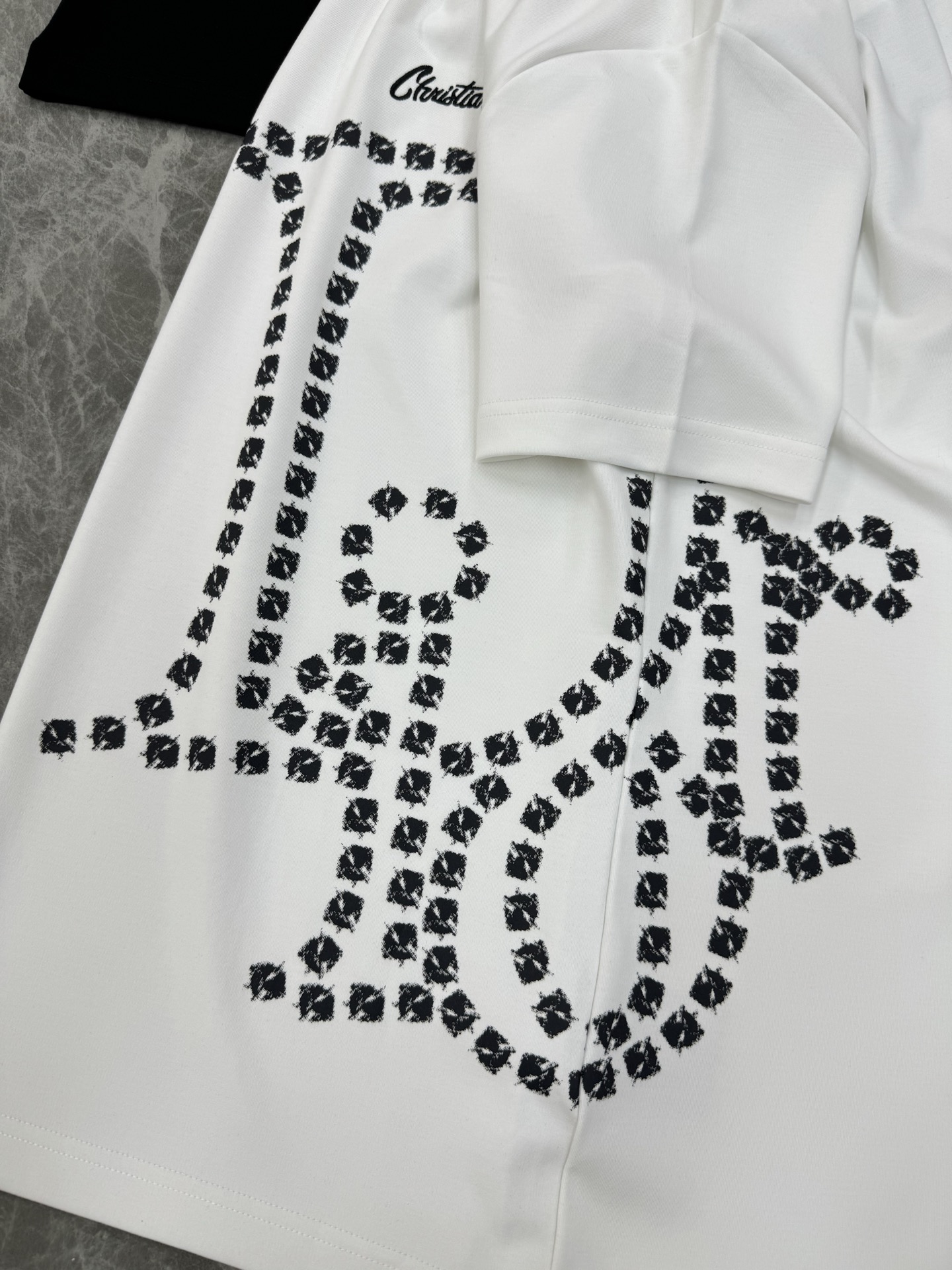 迪奥（Christian Dior）全称克里斯汀·迪奥，25s新款男士莫代尔T恤.立体数码烫画设计.胸口