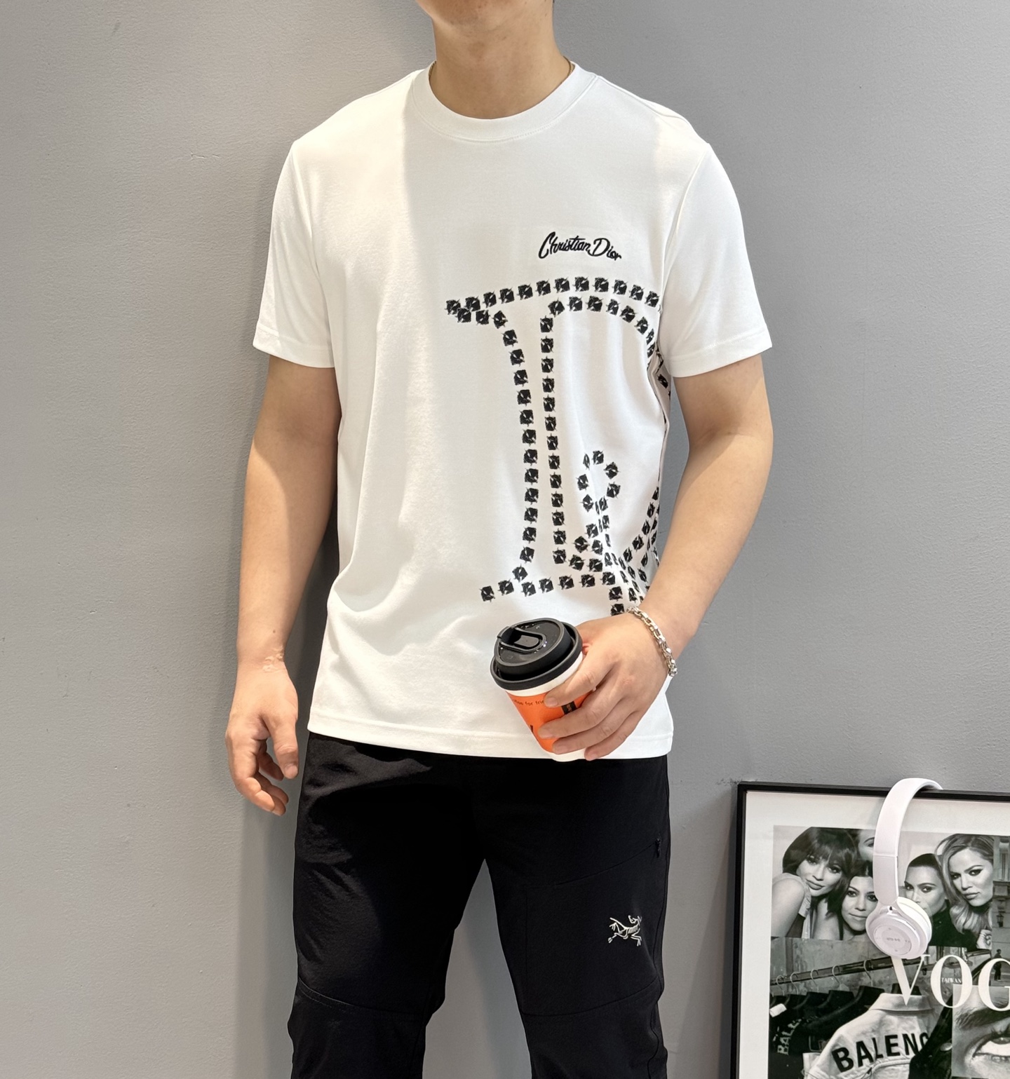迪奥（Christian Dior）全称克里斯汀·迪奥，25s新款男士莫代尔T恤.立体数码烫画设计.胸口