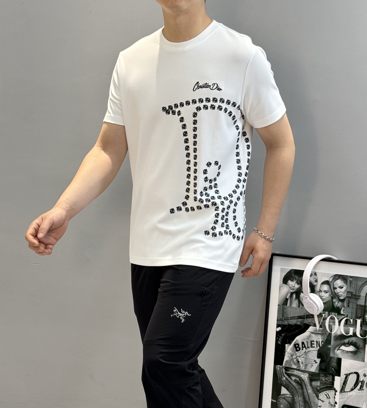 迪奥（Christian Dior）全称克里斯汀·迪奥，25s新款男士莫代尔T恤.立体数码烫画设计.胸口