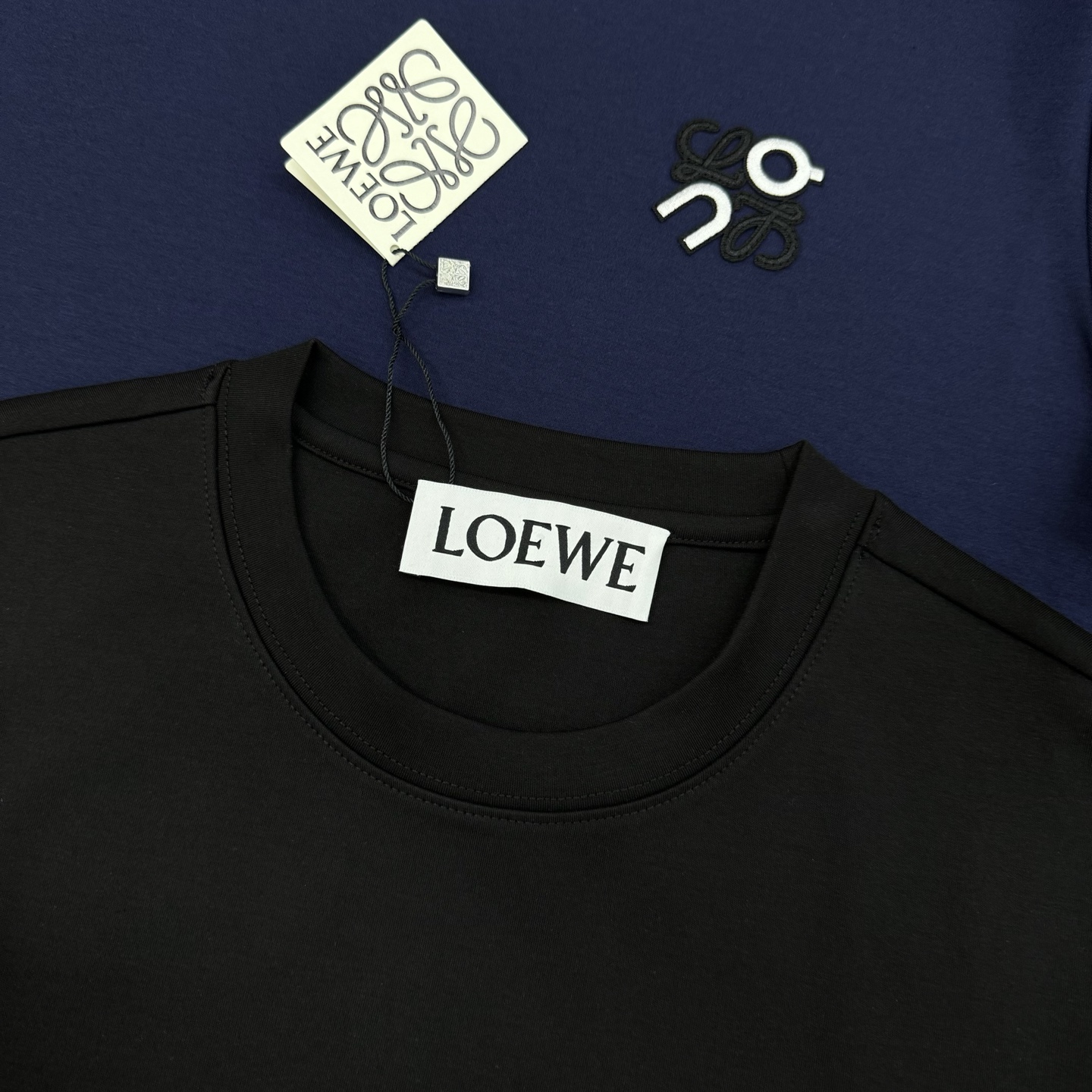 LOEW*E罗意威25s新品男士圆领短袖.原单推荐！基础款绣花品牌图形.简单高级.辨识度颇具鲜明.即丰富