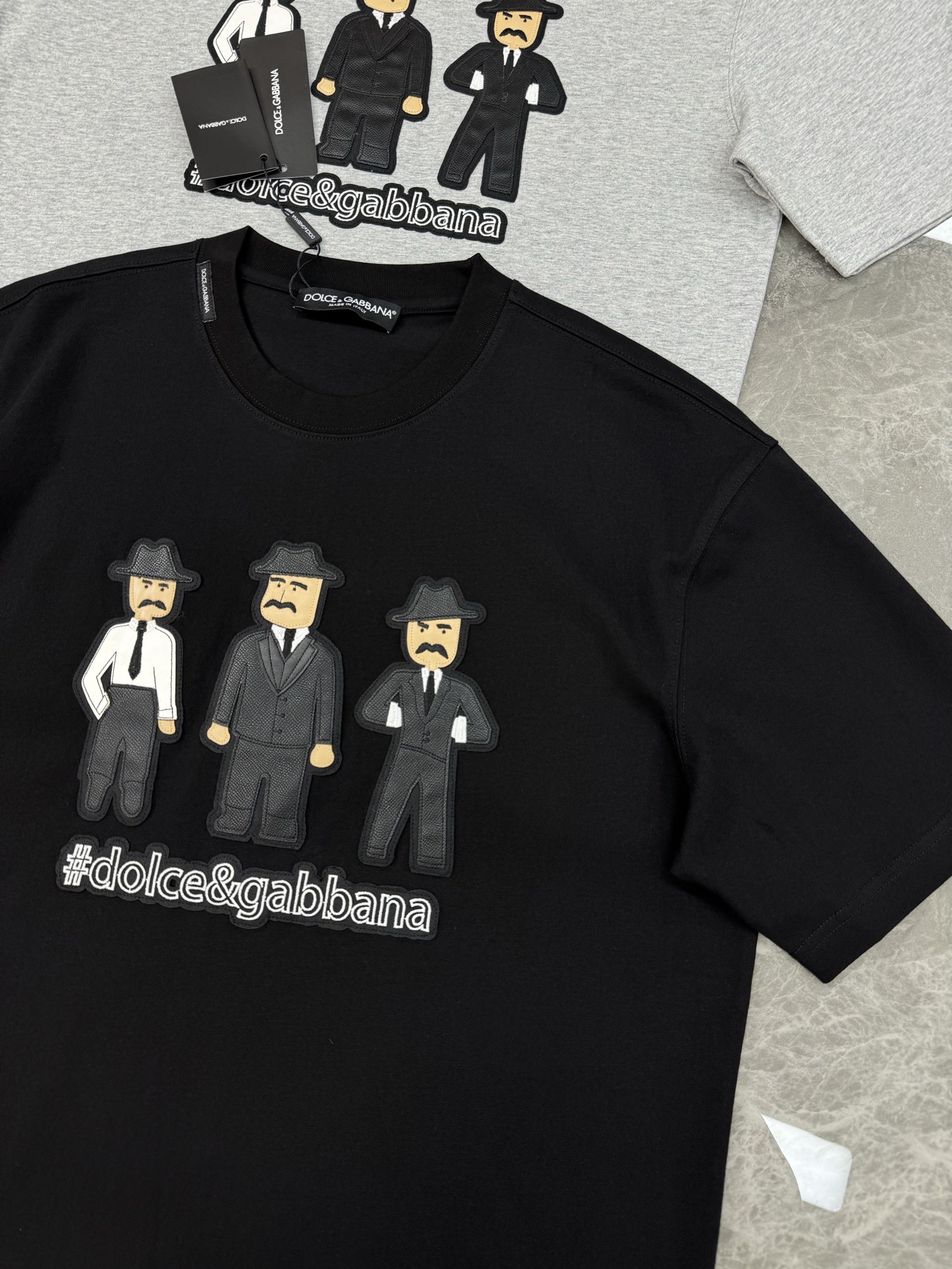 D&G*杜嘉-班纳25s新款圆领T恤.男女同款！新品推荐.高端品牌字母图形绣花精致细腻，品牌字母图形经典