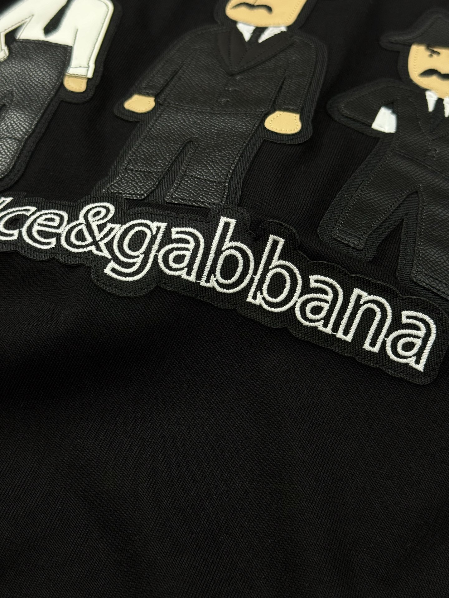 D&G*杜嘉-班纳25s新款圆领T恤.男女同款！新品推荐.高端品牌字母图形绣花精致细腻，品牌字母图形经典