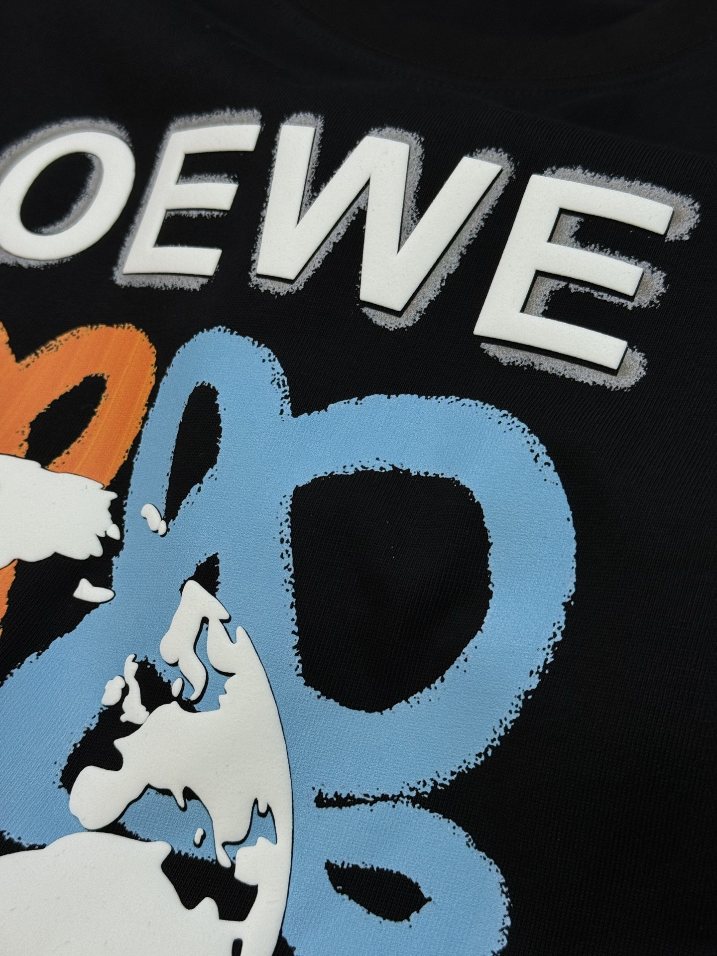 LOEW*罗意-威经典款T恤.25s新款男女同款！经典罗意*威图形3D立体印花设计.层次丰富.色彩丰富多