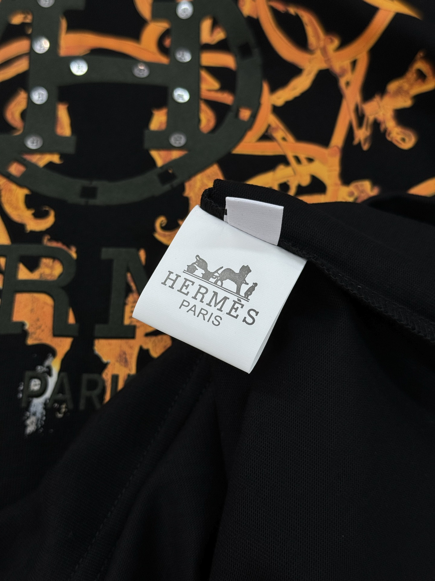 HERM*S 爱马仕25s新款T恤.男女同款.同步官网发售 ！ 为全新系列注入满满活力，这款单品用心甄选