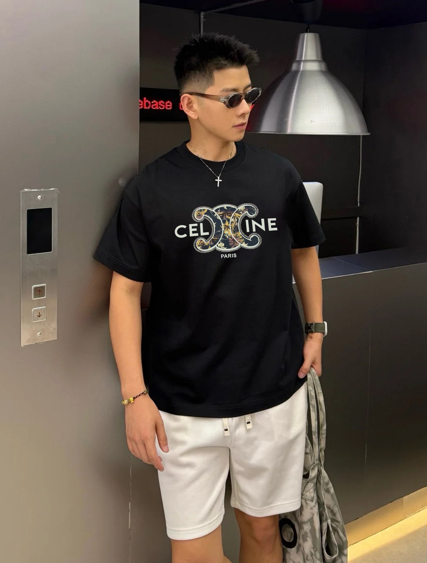 Celin*塞林25s新款潮牌T恤.男女同款！经典品牌图形立体叠层烫画.简单干净！纯净版推荐.选用新面料