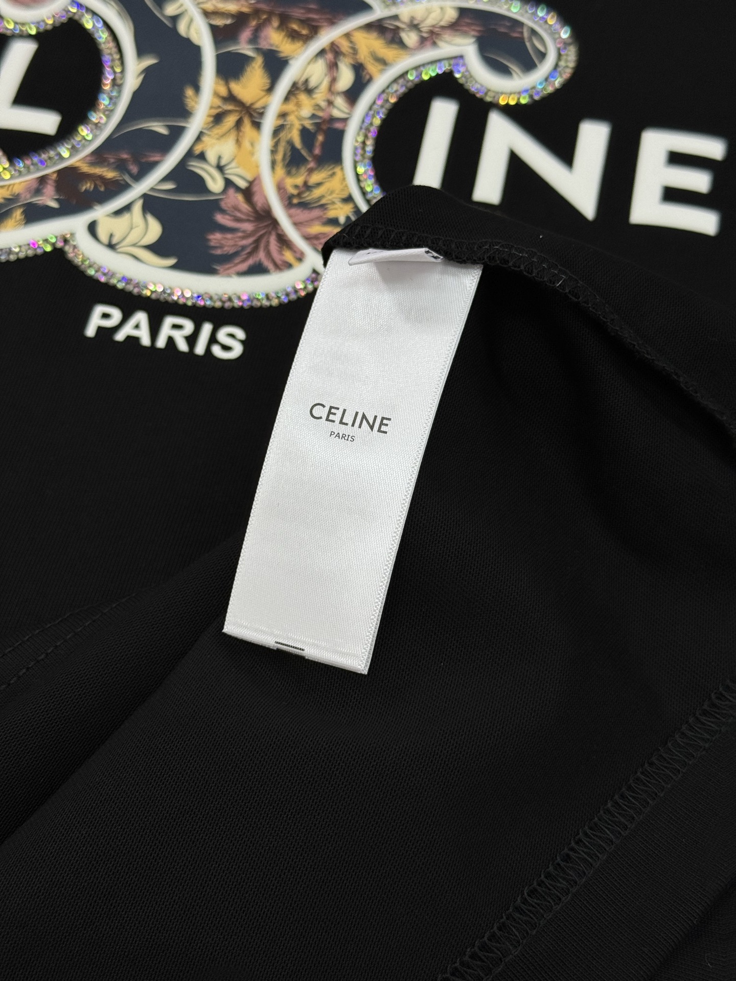 Celin*塞林25s新款潮牌T恤.男女同款！经典品牌图形立体叠层烫画.简单干净！纯净版推荐.选用新面料