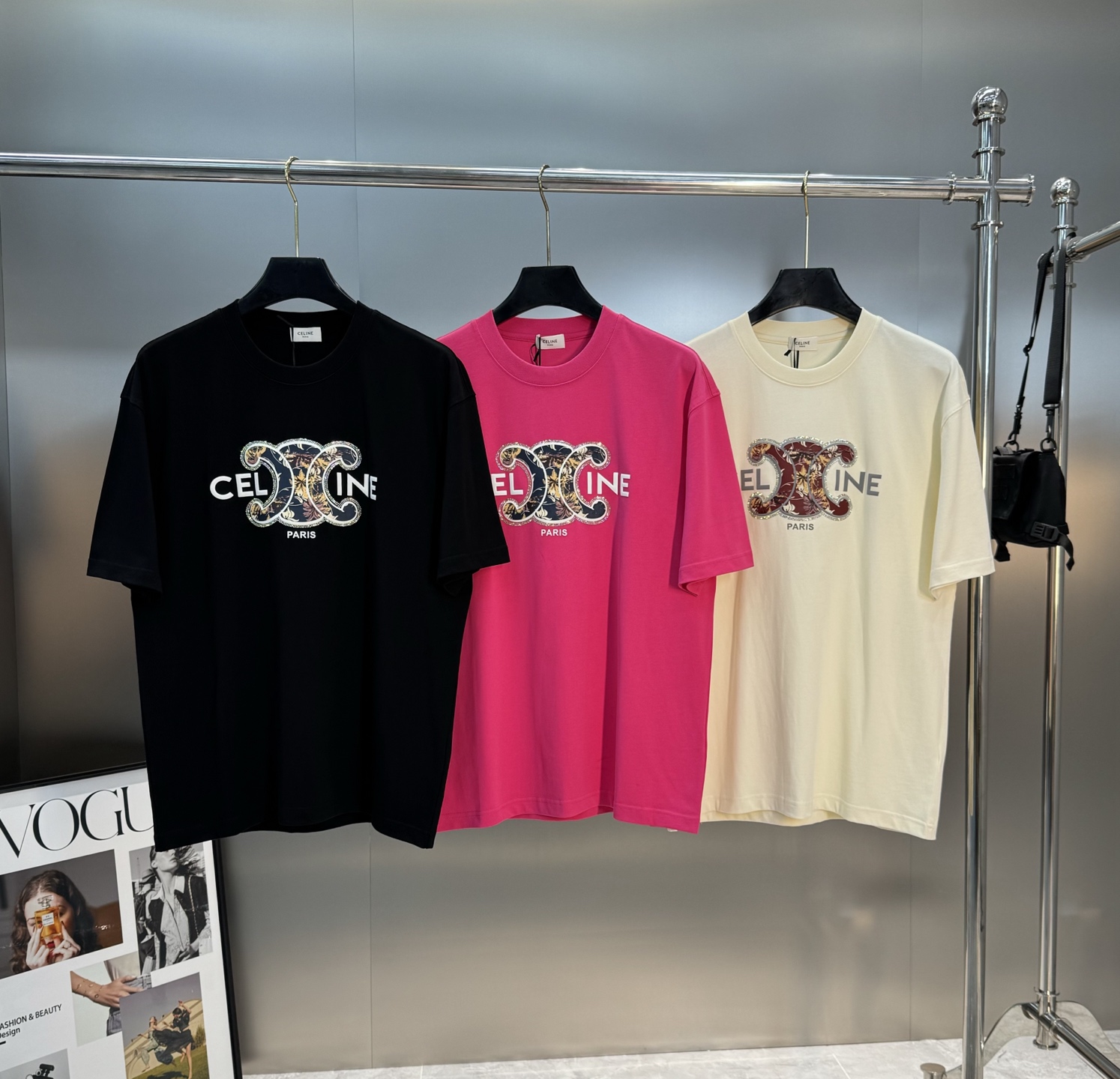 Celin*塞林25s新款潮牌T恤.男女同款！经典品牌图形立体叠层烫画.简单干净！纯净版推荐.选用新面料