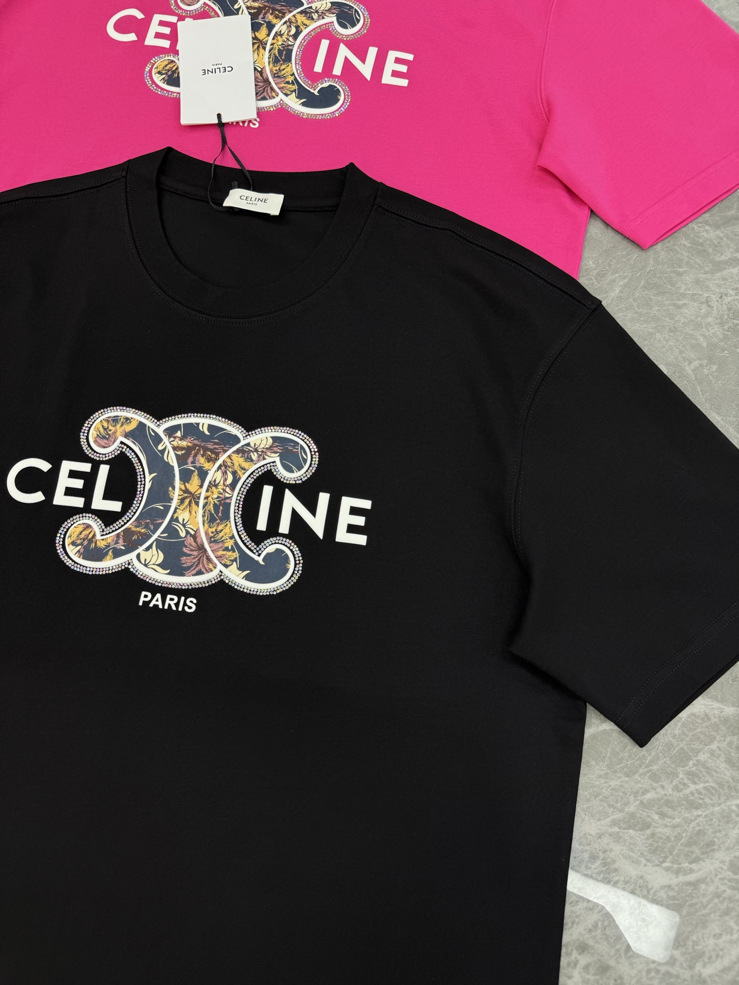 Celin*塞林25s新款潮牌T恤.男女同款！经典品牌图形立体叠层烫画.简单干净！纯净版推荐.选用新面料