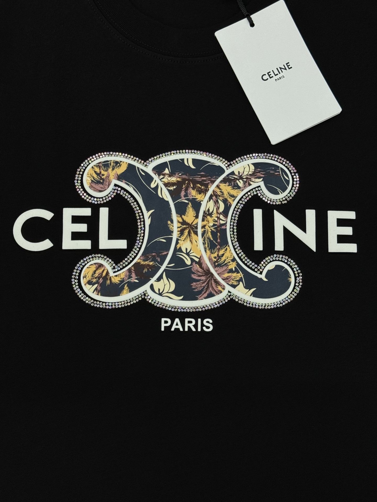 Celin*塞林25s新款潮牌T恤.男女同款！经典品牌图形立体叠层烫画.简单干净！纯净版推荐.选用新面料