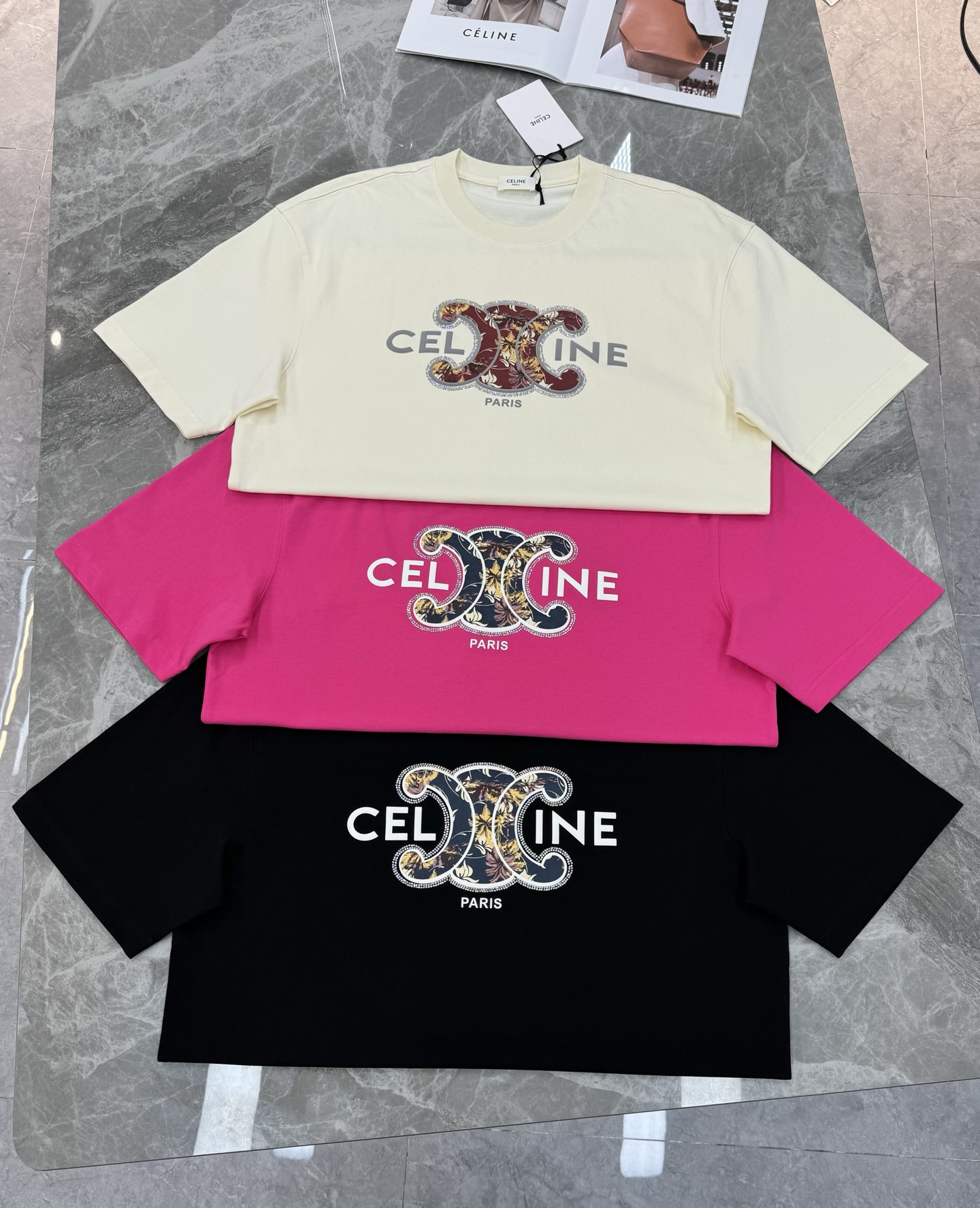 Celin*塞林25s新款潮牌T恤.男女同款！经典品牌图形立体叠层烫画.简单干净！纯净版推荐.选用新面料