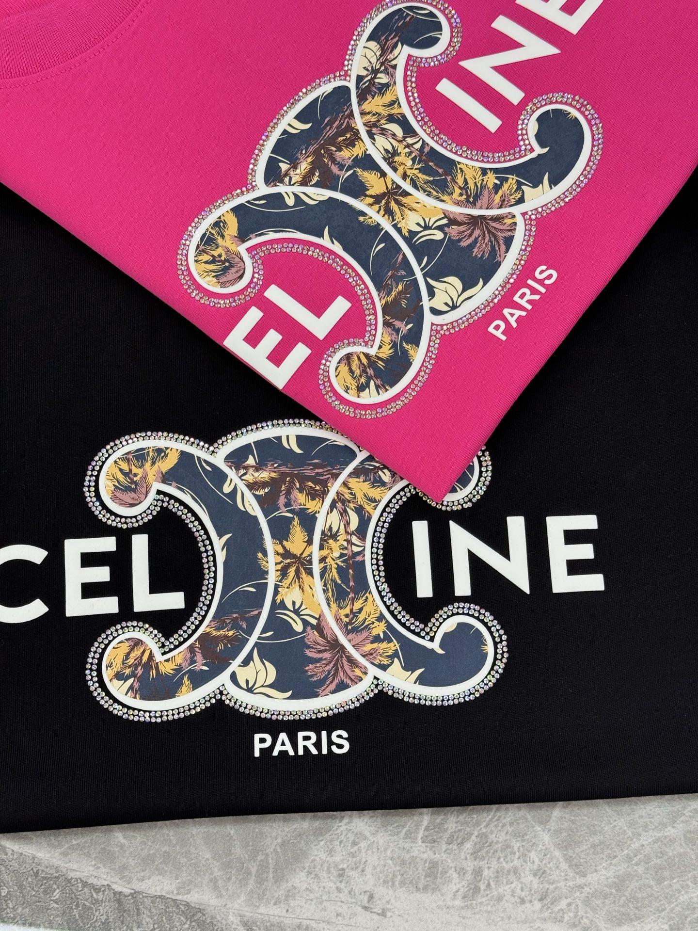 Celin*塞林25s新款潮牌T恤.男女同款！经典品牌图形立体叠层烫画.简单干净！纯净版推荐.选用新面料