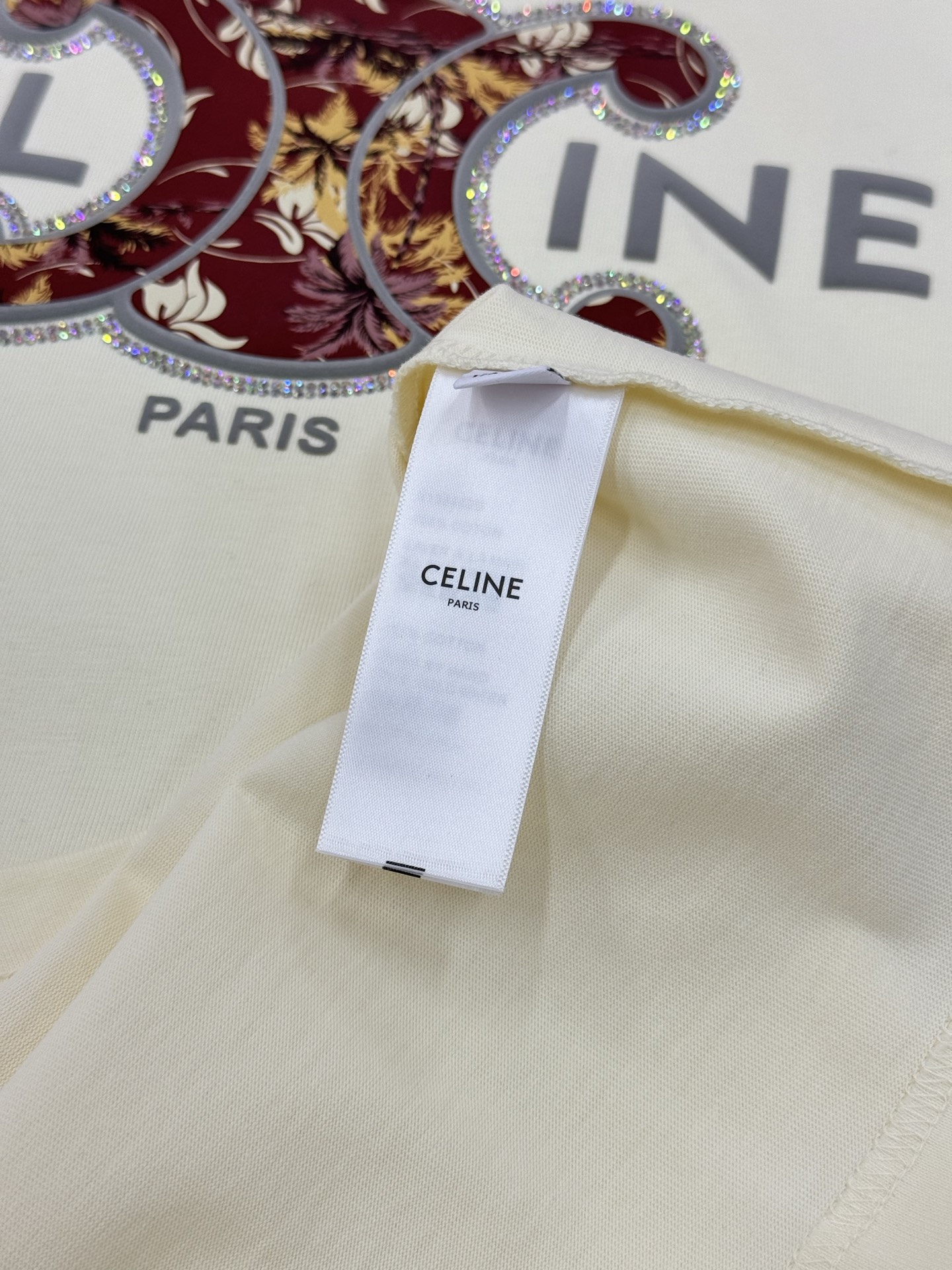 Celin*塞林25s新款潮牌T恤.男女同款！经典品牌图形立体叠层烫画.简单干净！纯净版推荐.选用新面料