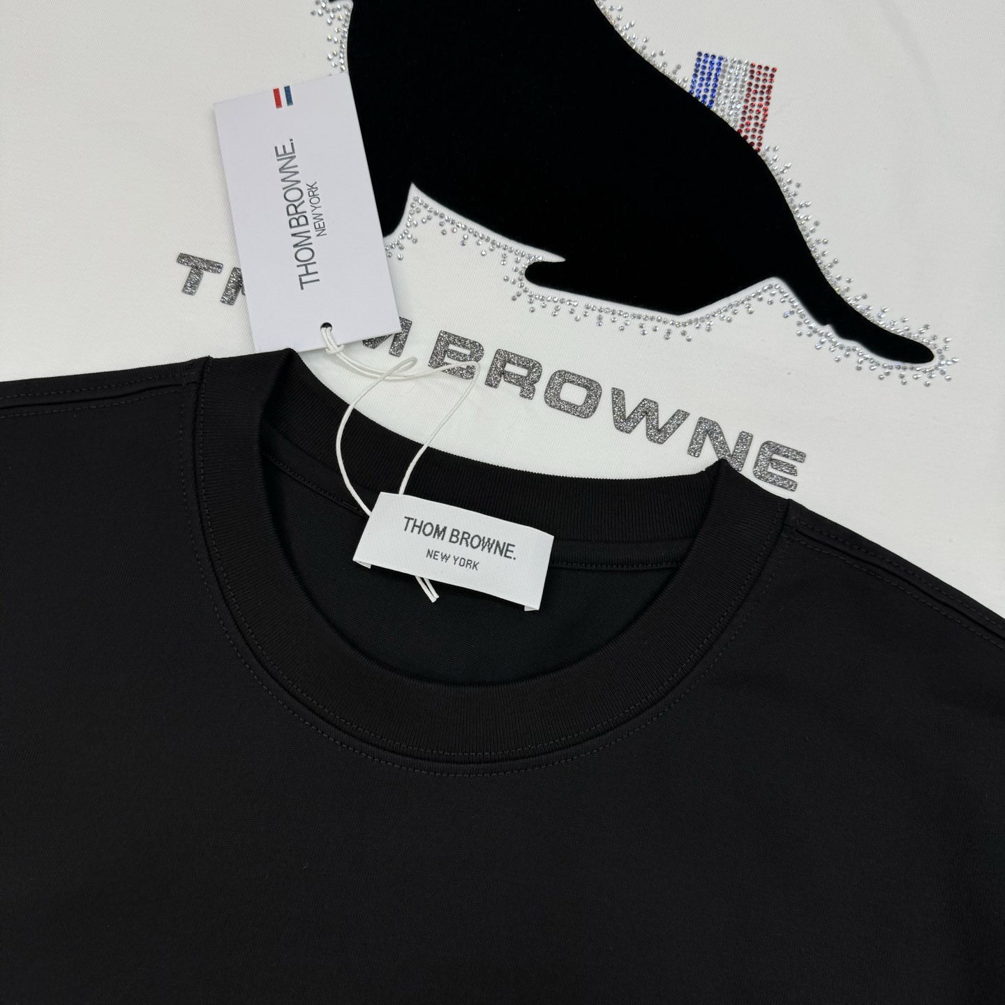 THOM BROWNE汤姆布朗25s新款T恤.男女同款！胸口及后背经典TB小狗造型设计.高温叠加烫画工艺