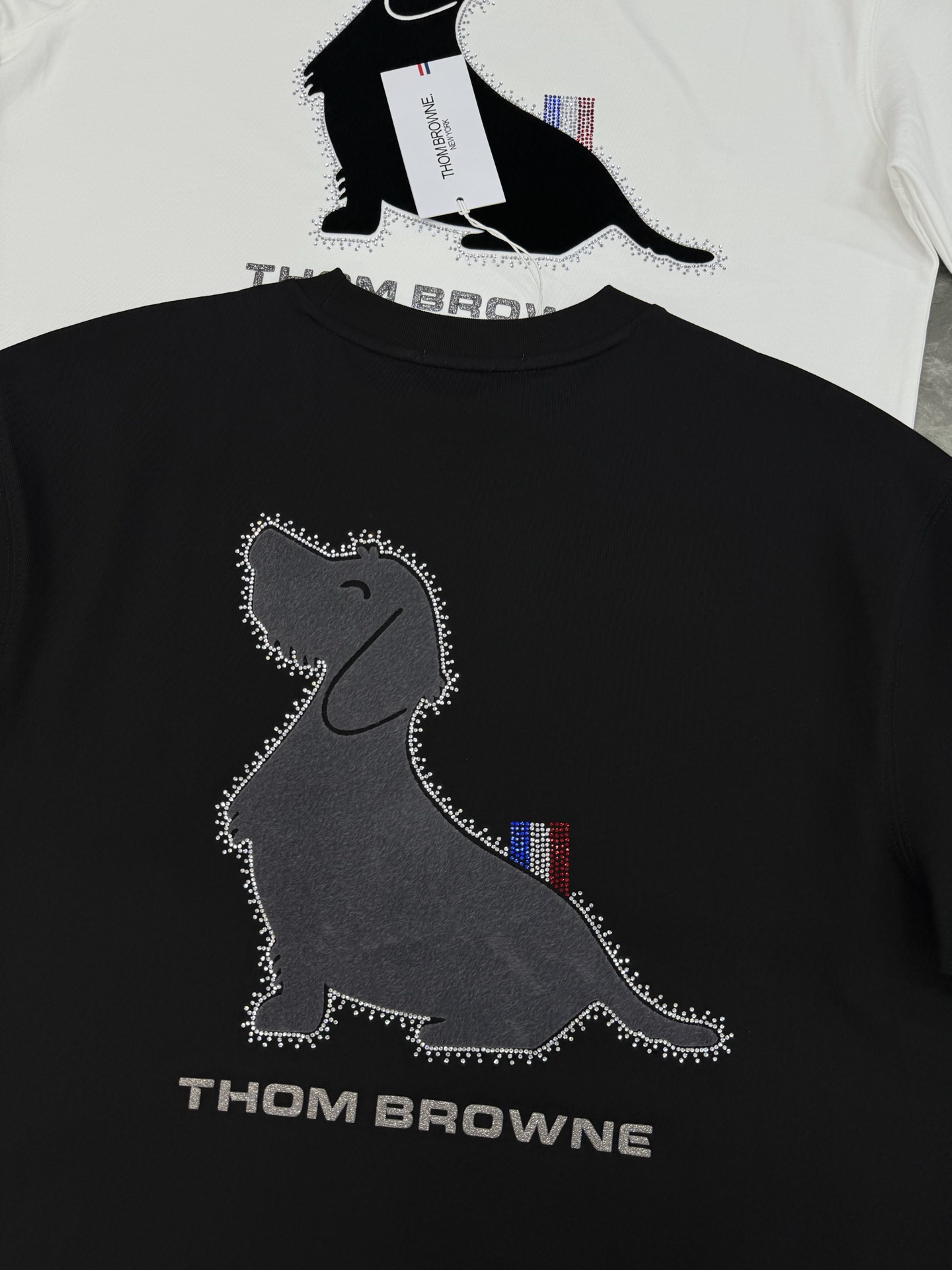 THOM BROWNE汤姆布朗25s新款T恤.男女同款！胸口及后背经典TB小狗造型设计.高温叠加烫画工艺