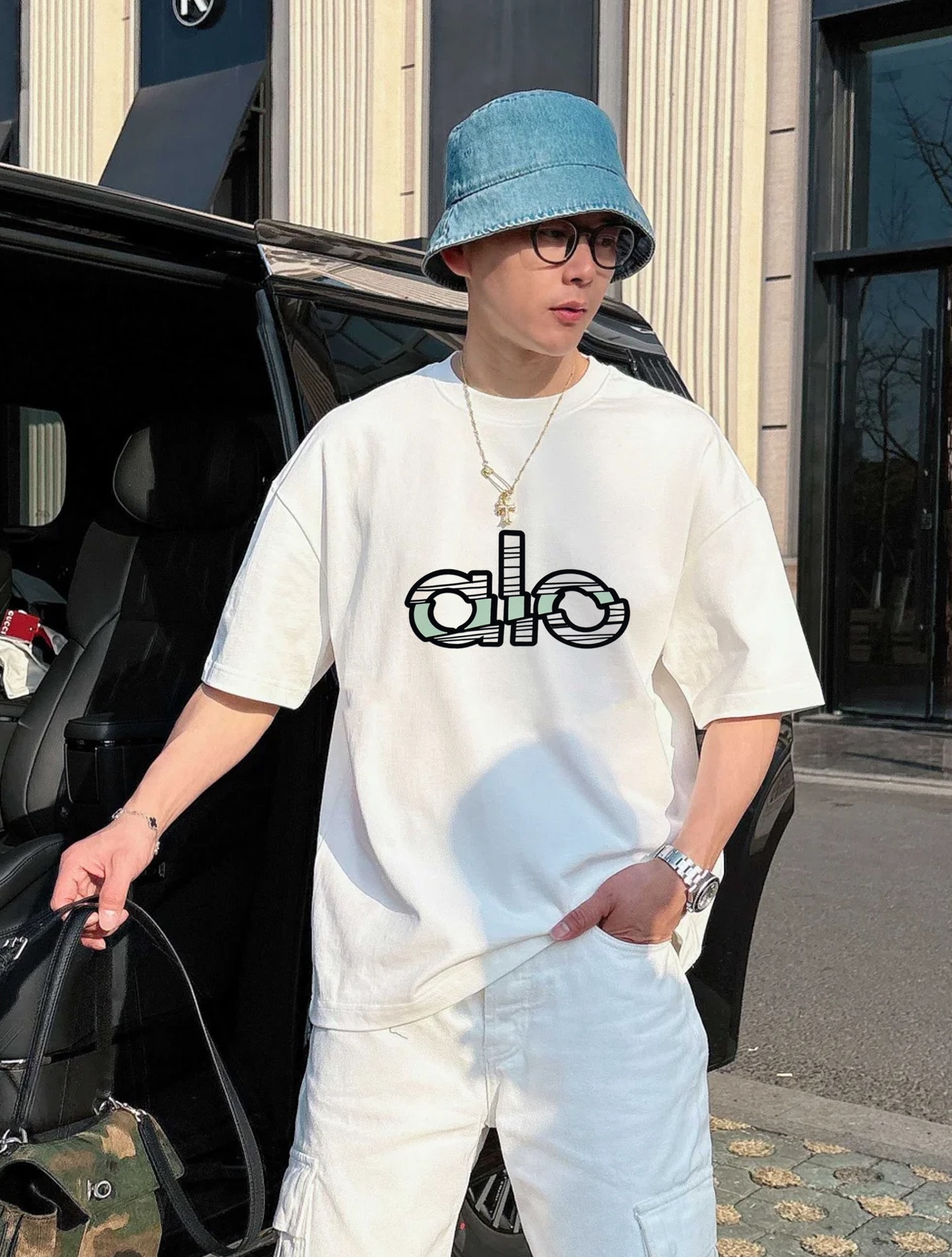 alo*25s新品上架.男女同款！胸口经典字母alo基础款设计.双色绒感烫画工艺.视觉冲击力时尚感强！龟