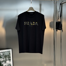 PRAD*25S新款莫代尔T恤.优秀品质和当代流行元素搭配.胸前质感LOGO超强标签,烫画设计.立体感满 PRAD*25S新款莫代尔T恤.优秀品质和当代流行元素搭配.胸前质感LOGO超强标签,烫画设计.立体感满