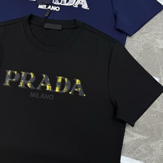 PRAD*25S新款莫代尔T恤.优秀品质和当代流行元素搭配.胸前质感LOGO超强标签,烫画设计.立体感满 PRAD*25S新款莫代尔T恤.优秀品质和当代流行元素搭配.胸前质感LOGO超强标签,烫画设计.立体感满