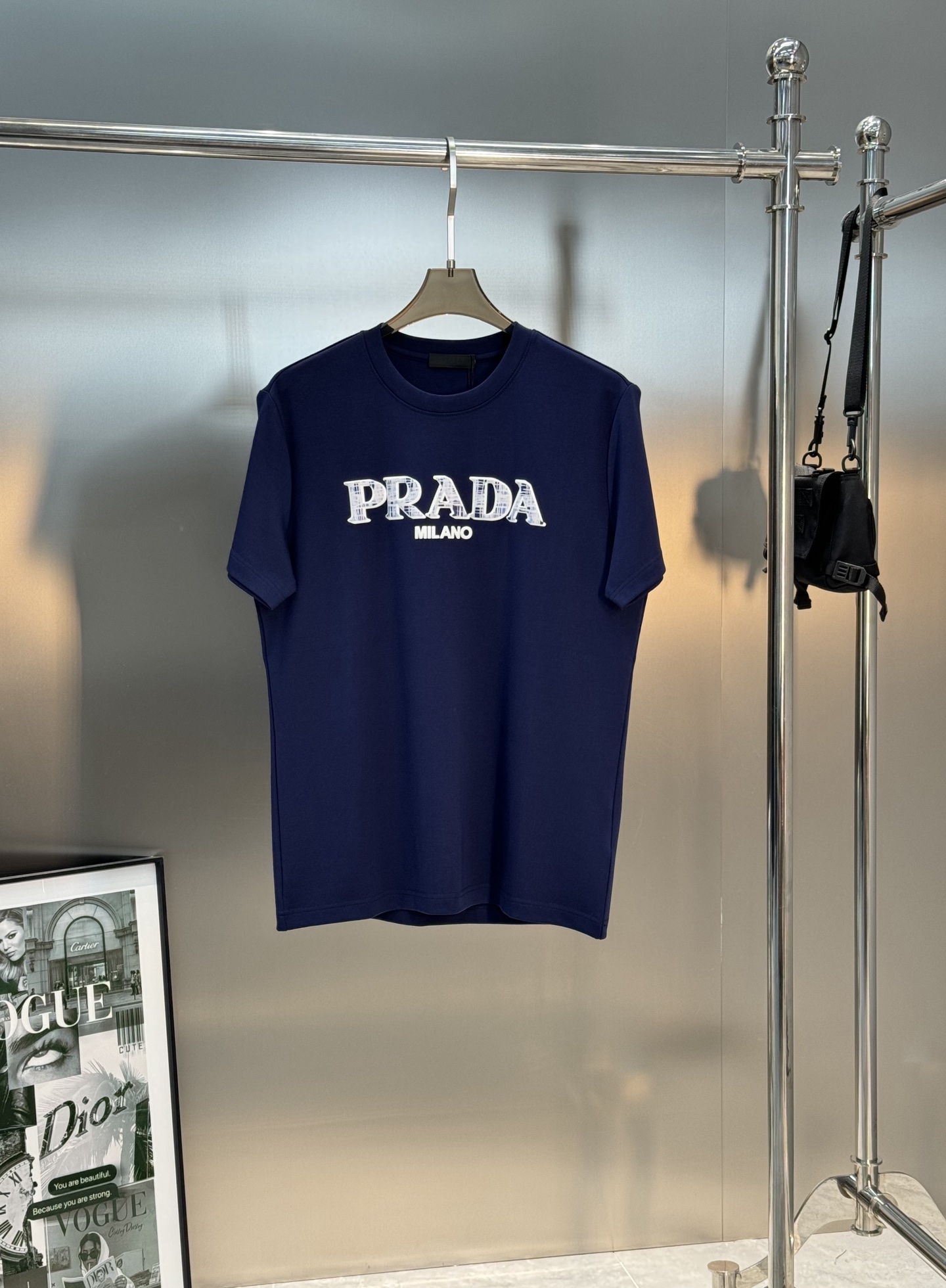 PRAD*25S新款莫代尔T恤.优秀品质和当代流行元素搭配.胸前质感LOGO超强标签，烫画设计.立体感满