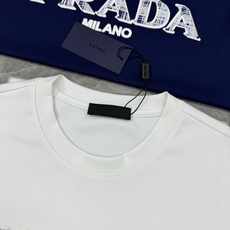 PRAD*25S新款莫代尔T恤.优秀品质和当代流行元素搭配.胸前质感LOGO超强标签,烫画设计.立体感满 PRAD*25S新款莫代尔T恤.优秀品质和当代流行元素搭配.胸前质感LOGO超强标签,烫画设计.立体感满
