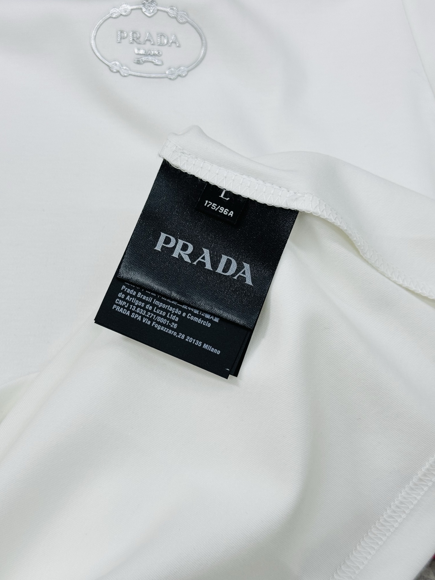 PRAD*25S新款莫代尔T恤.优秀品质和当代流行元素搭配.前胸高周波工艺.质感LOGO超强标签，烫画设