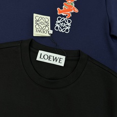 LOEW*E罗意威25s新款莫代尔T恤.品牌图形小熊造型.高温烫画工艺.简单高级.辨识度颇具鲜明.即丰富 LOEW*E罗意威25s新款莫代尔T恤.品牌图形小熊造型.高温烫画工艺.简单高级.辨识度颇具鲜明.即丰富