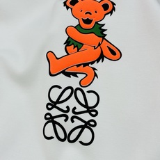LOEW*E罗意威25s新款莫代尔T恤.品牌图形小熊造型.温烫画工艺.简单高级.辨识度颇具鲜明.即丰富了 LOEW*E罗意威25s新款莫代尔T恤.品牌图形小熊造型.温烫画工艺.简单高级.辨识度颇具鲜明.即丰富了